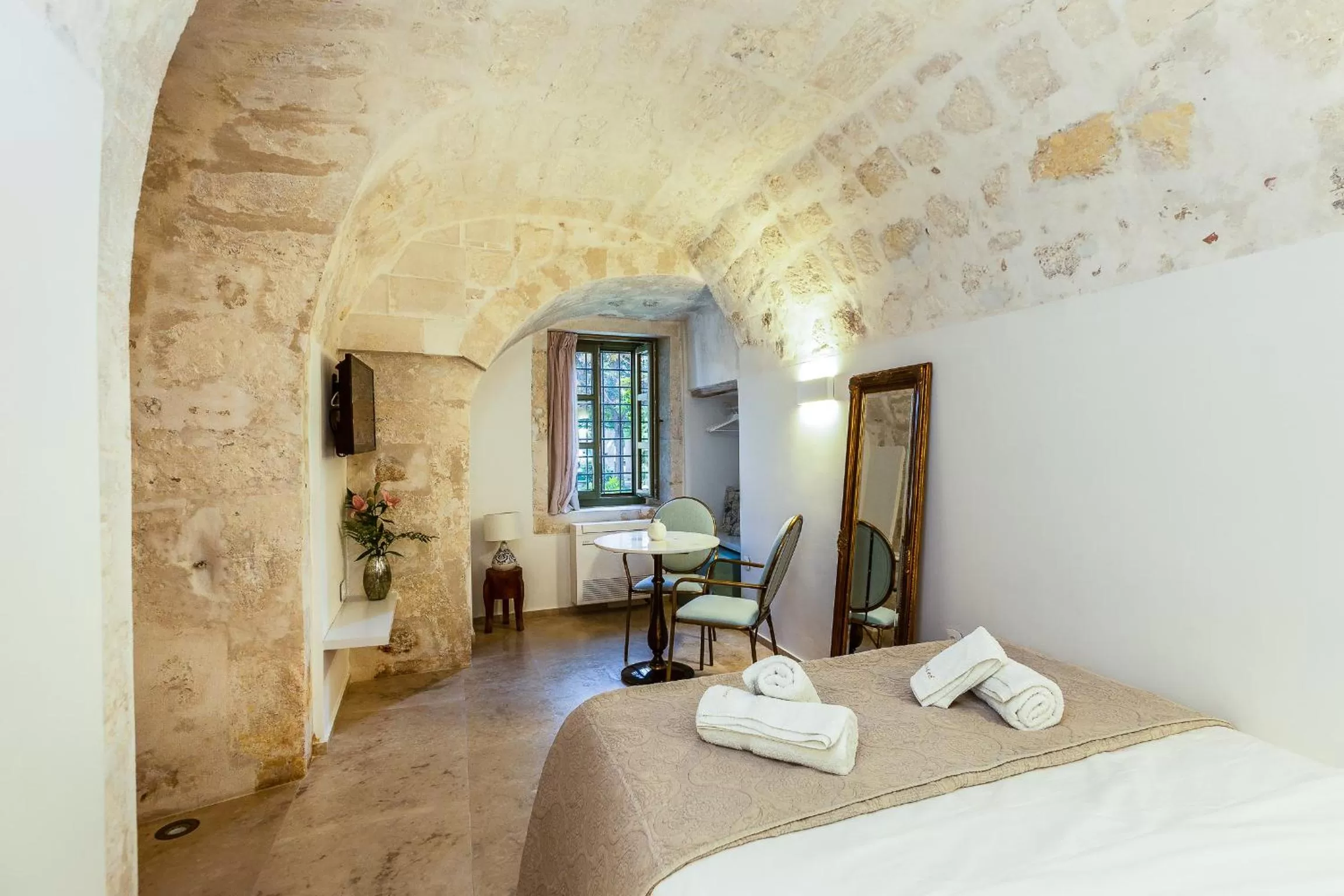 Bed in Neratze Hammam Suites