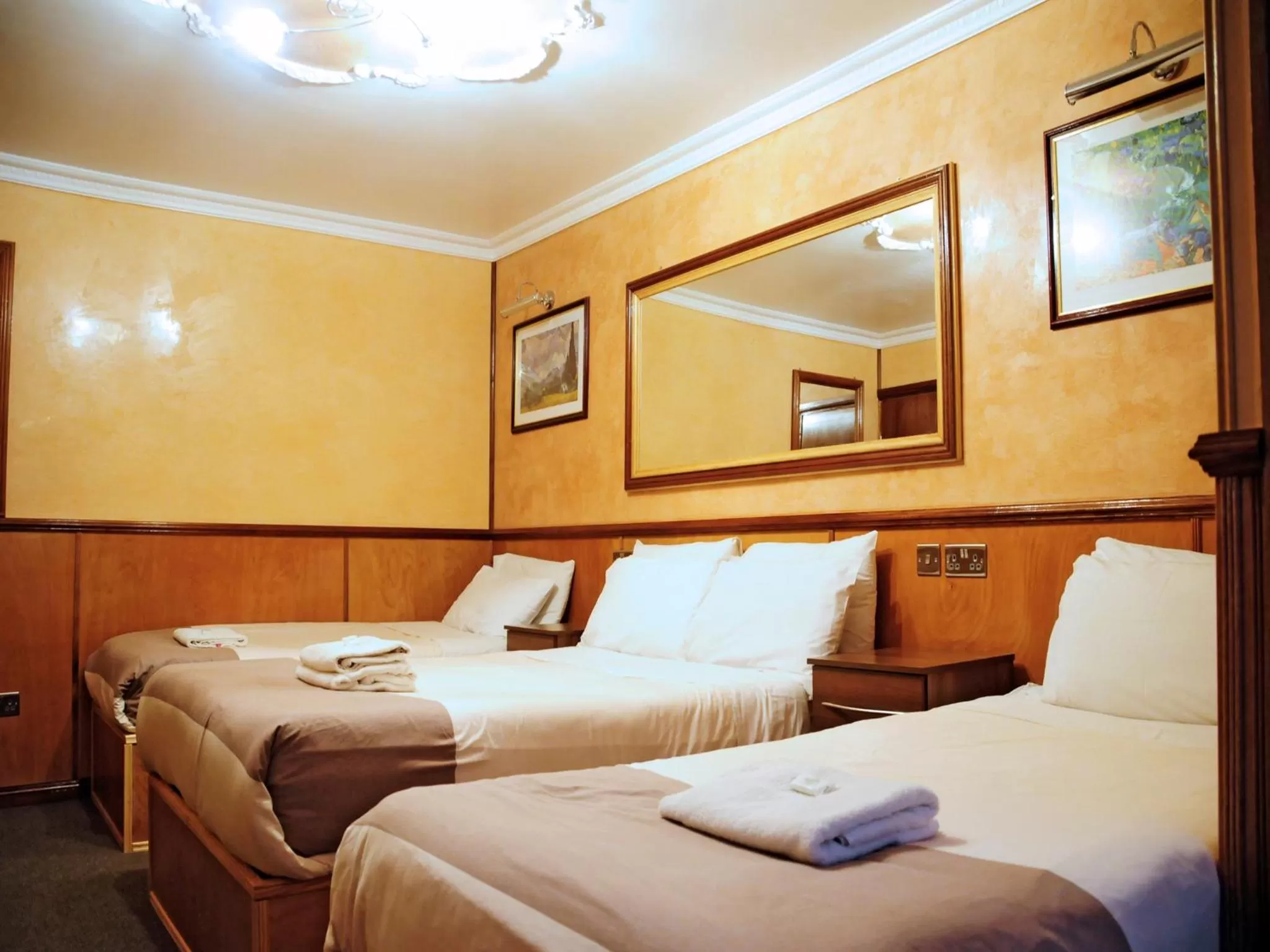 Photo of the whole room, Bed in Cricklewood Lodge Hotel
