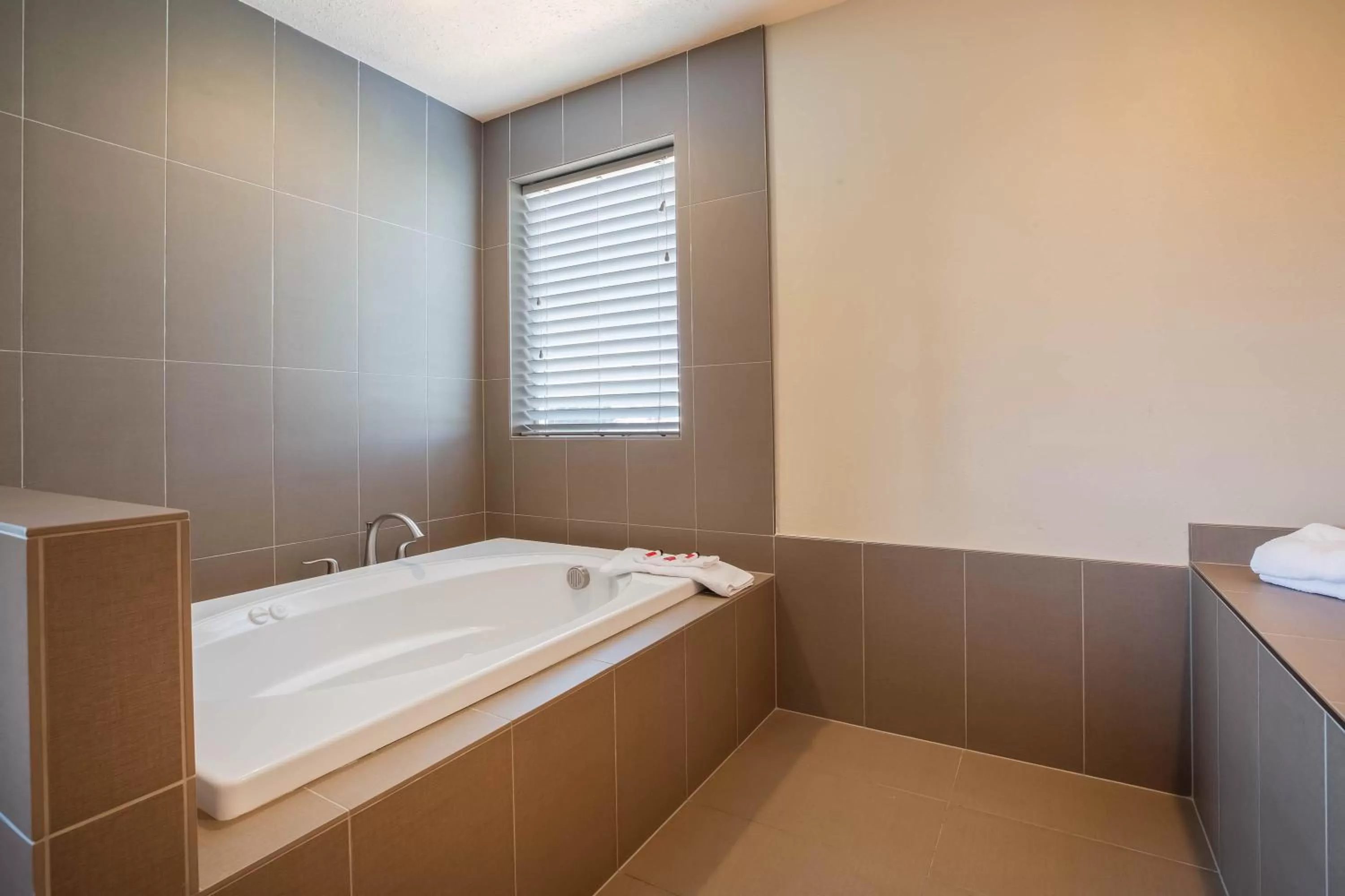 Bath in Baymont by Wyndham Tri-Cities/Kennewick WA