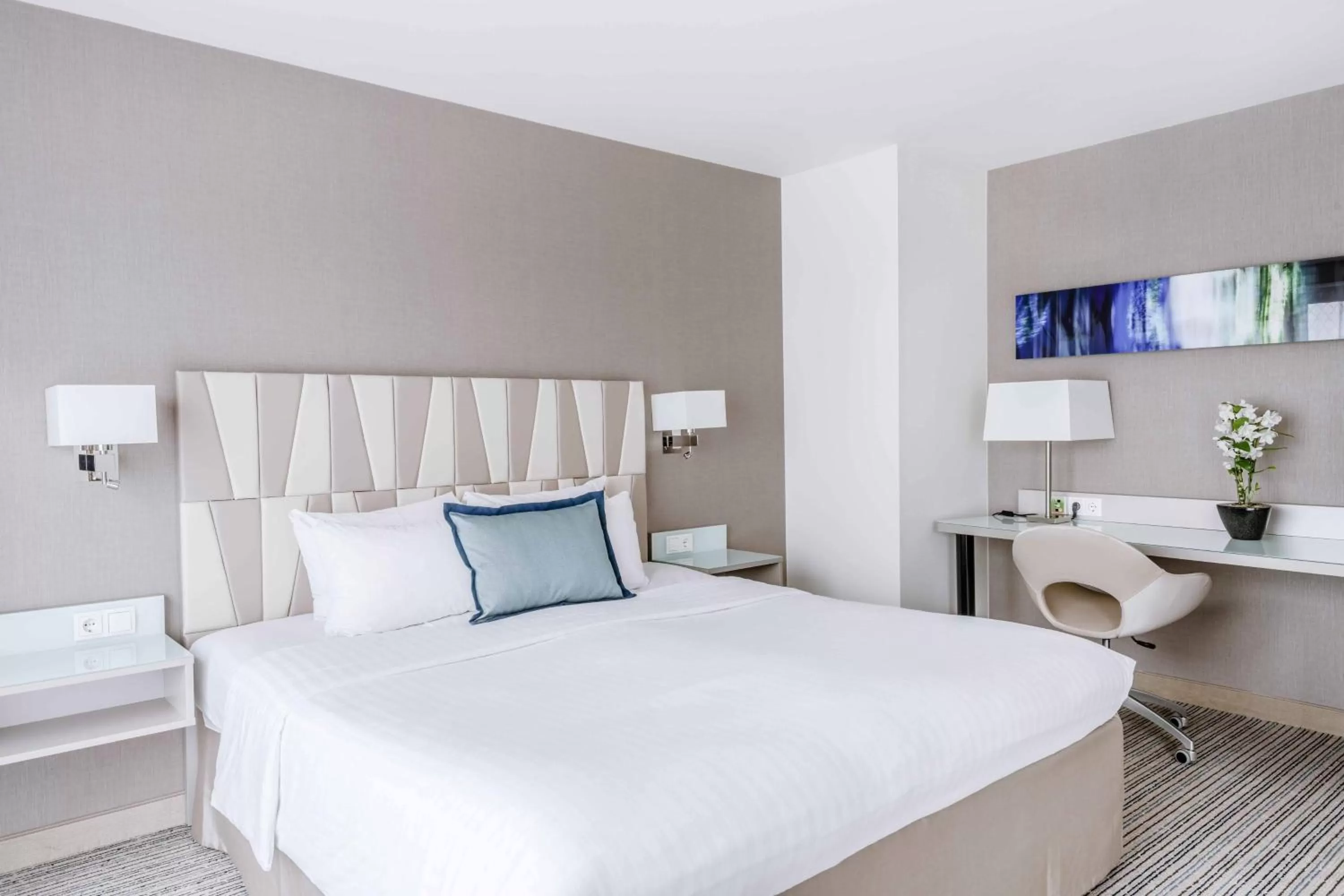 Studio King Room in Courtyard by Marriott Munich City Center