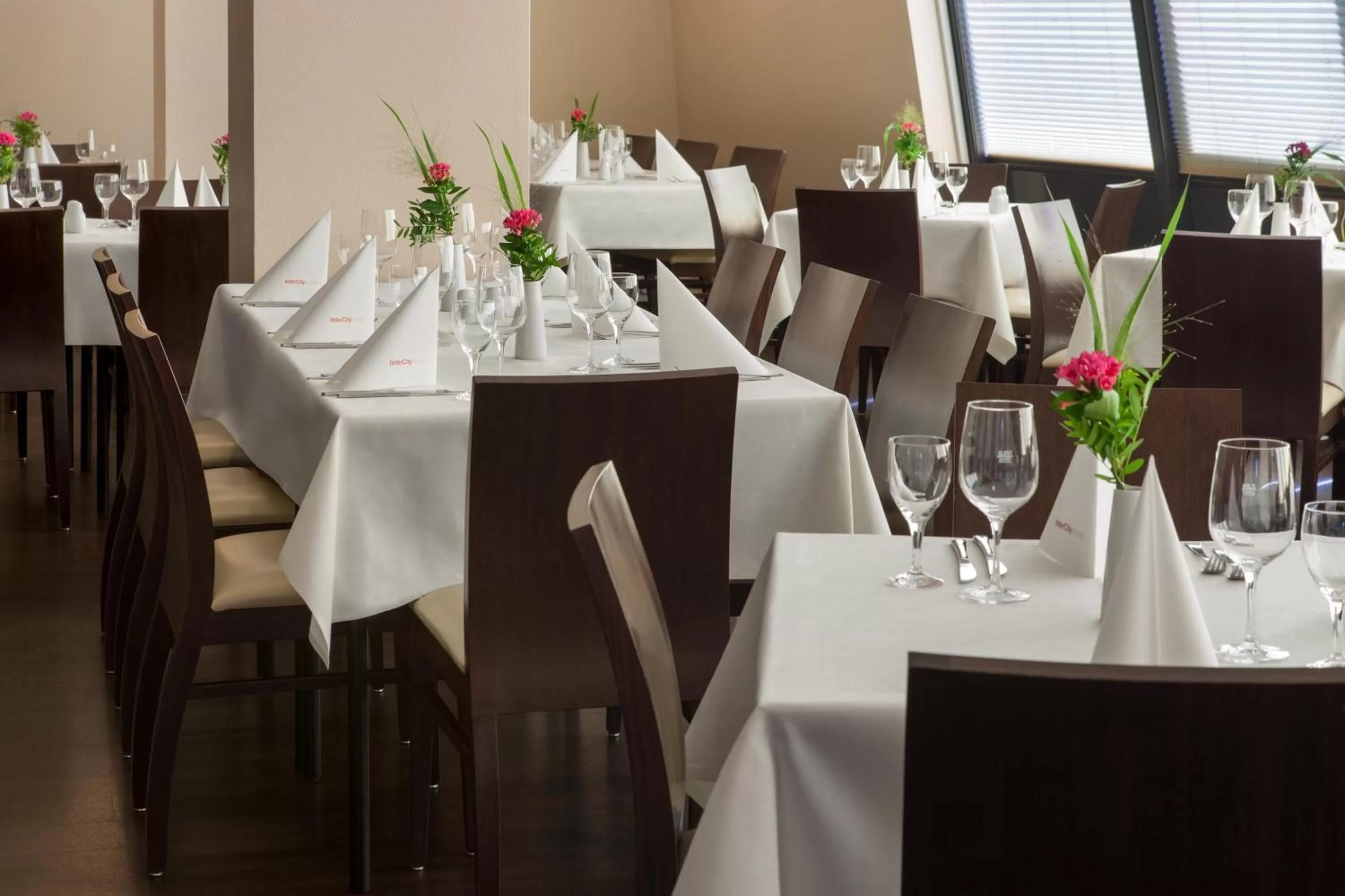 Restaurant/places to eat in IntercityHotel Freiburg