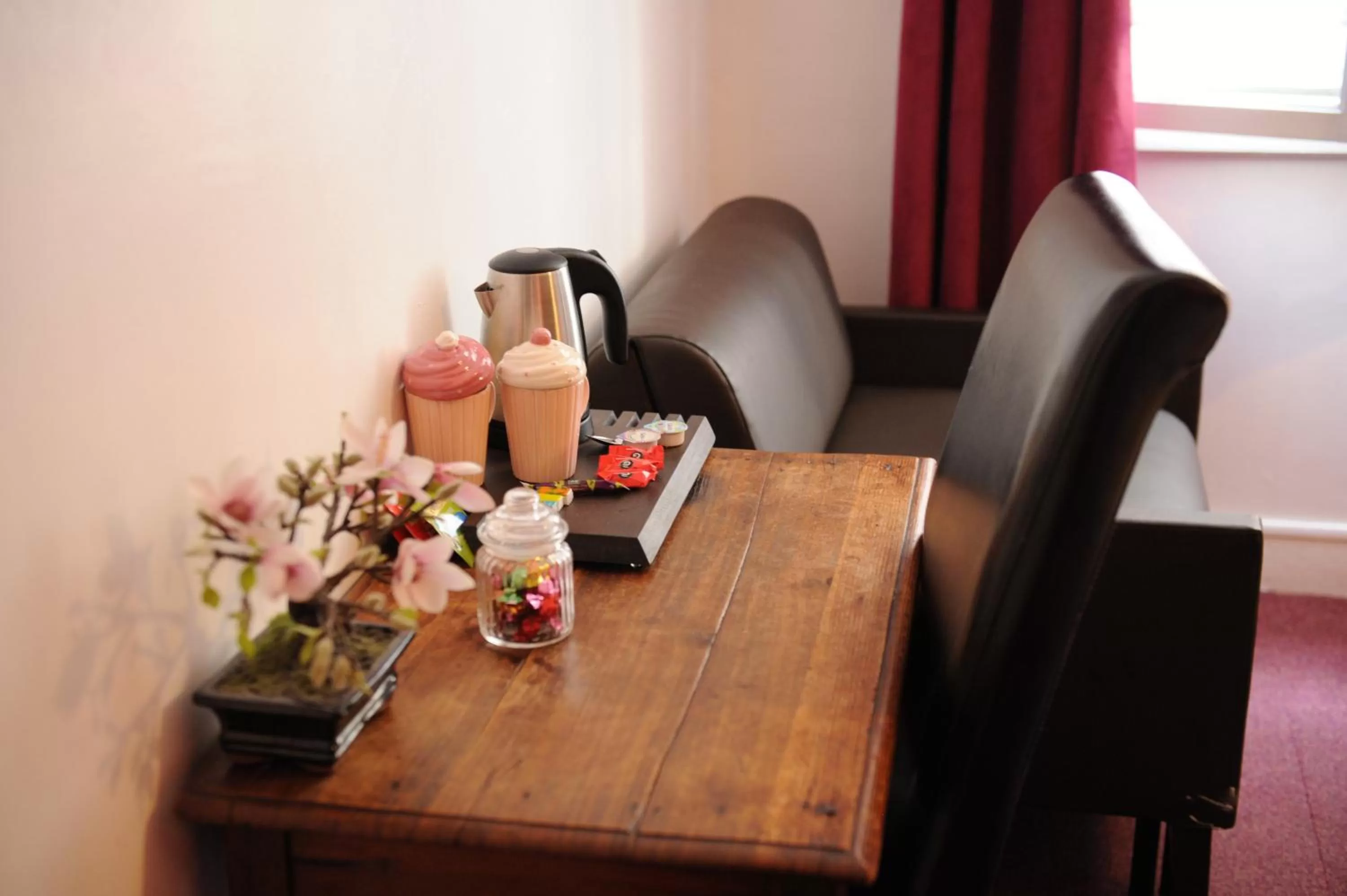 Coffee/tea facilities in Hôtel De La Cathédrale