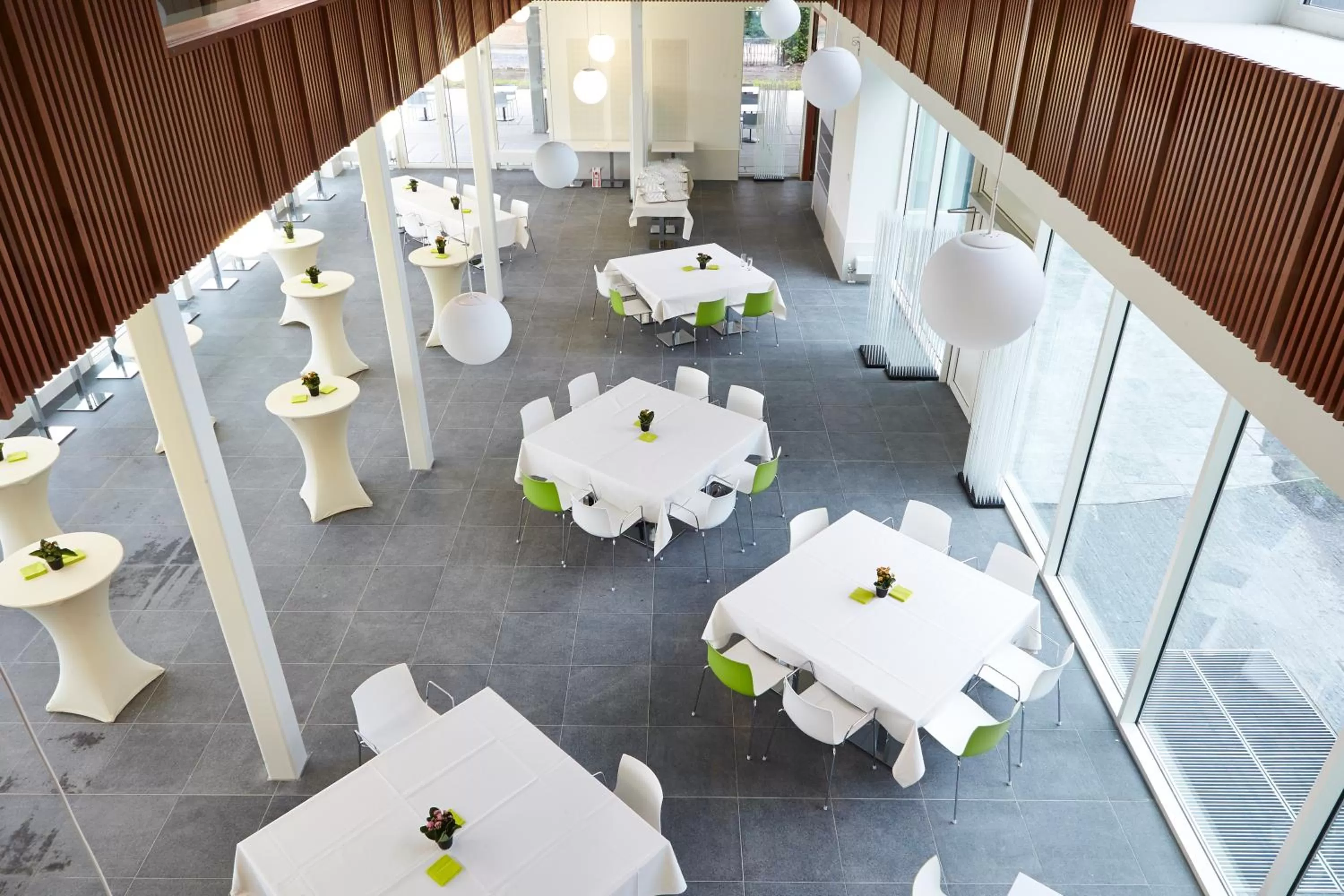 Restaurant/places to eat in Hotel Middelpunt - Gratis Parking - Ontbijt inbegrepen! Nieuwjaarsbrunch 01 januari, op 31 december restaurant gesloten