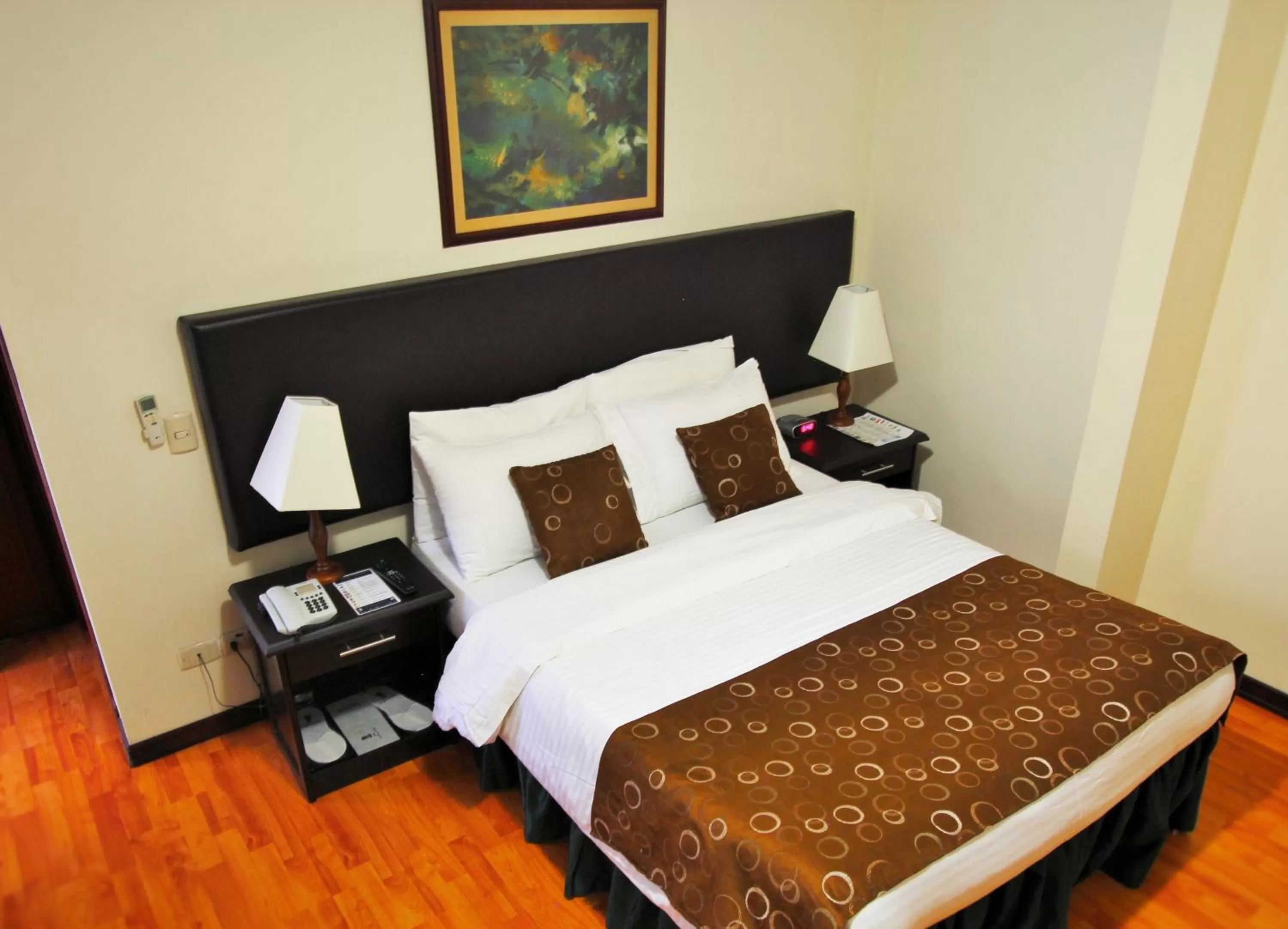 Photo of the whole room, Bed in Hotel San Fernando Real