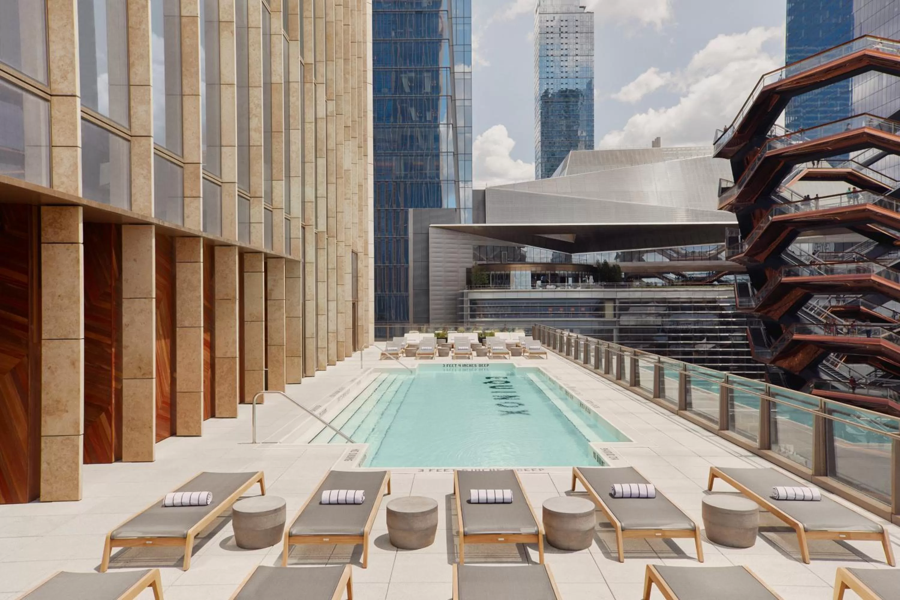 Swimming pool in Equinox Hotel New York