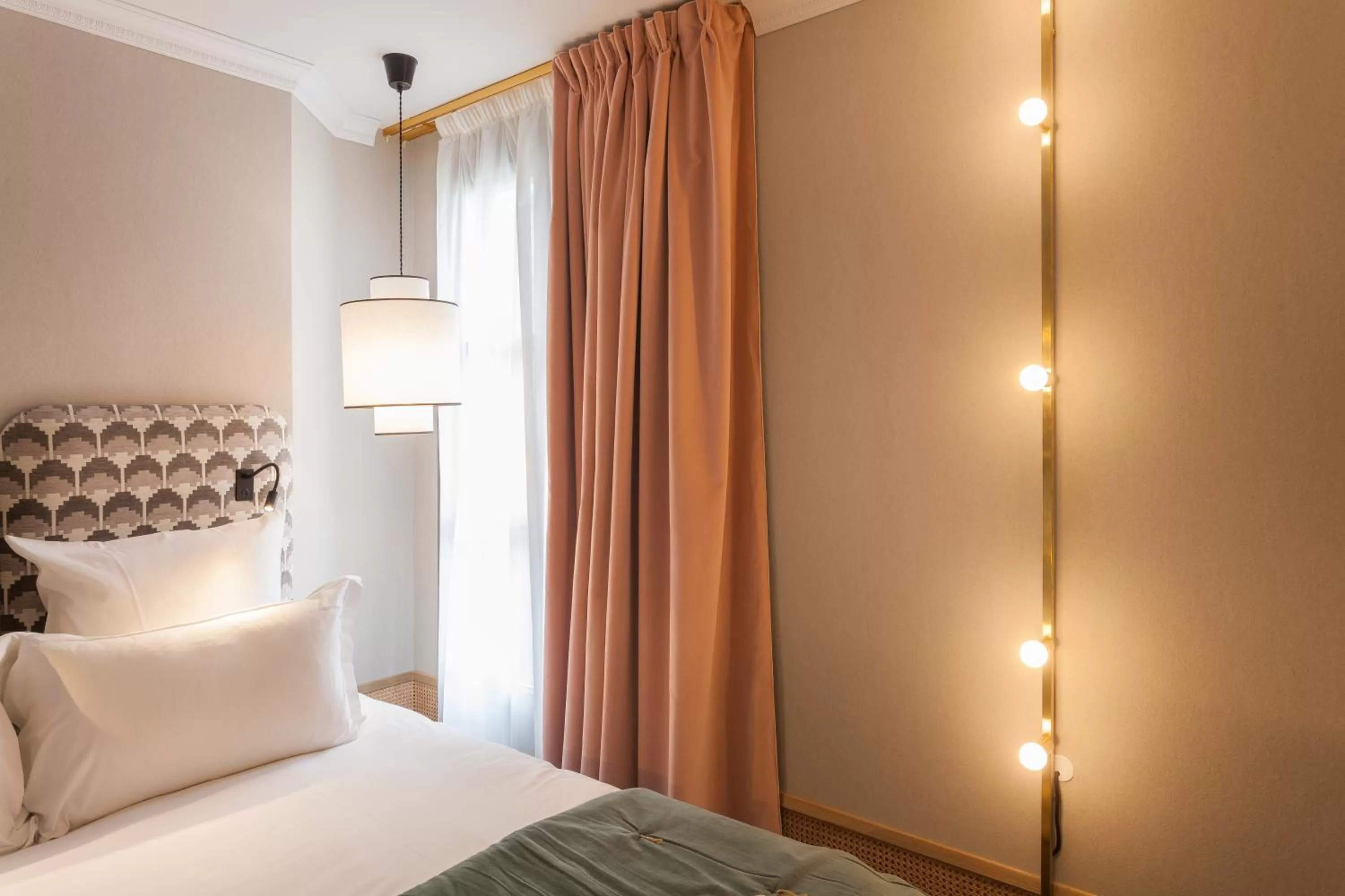 Day, Bed in Handsome Hotel