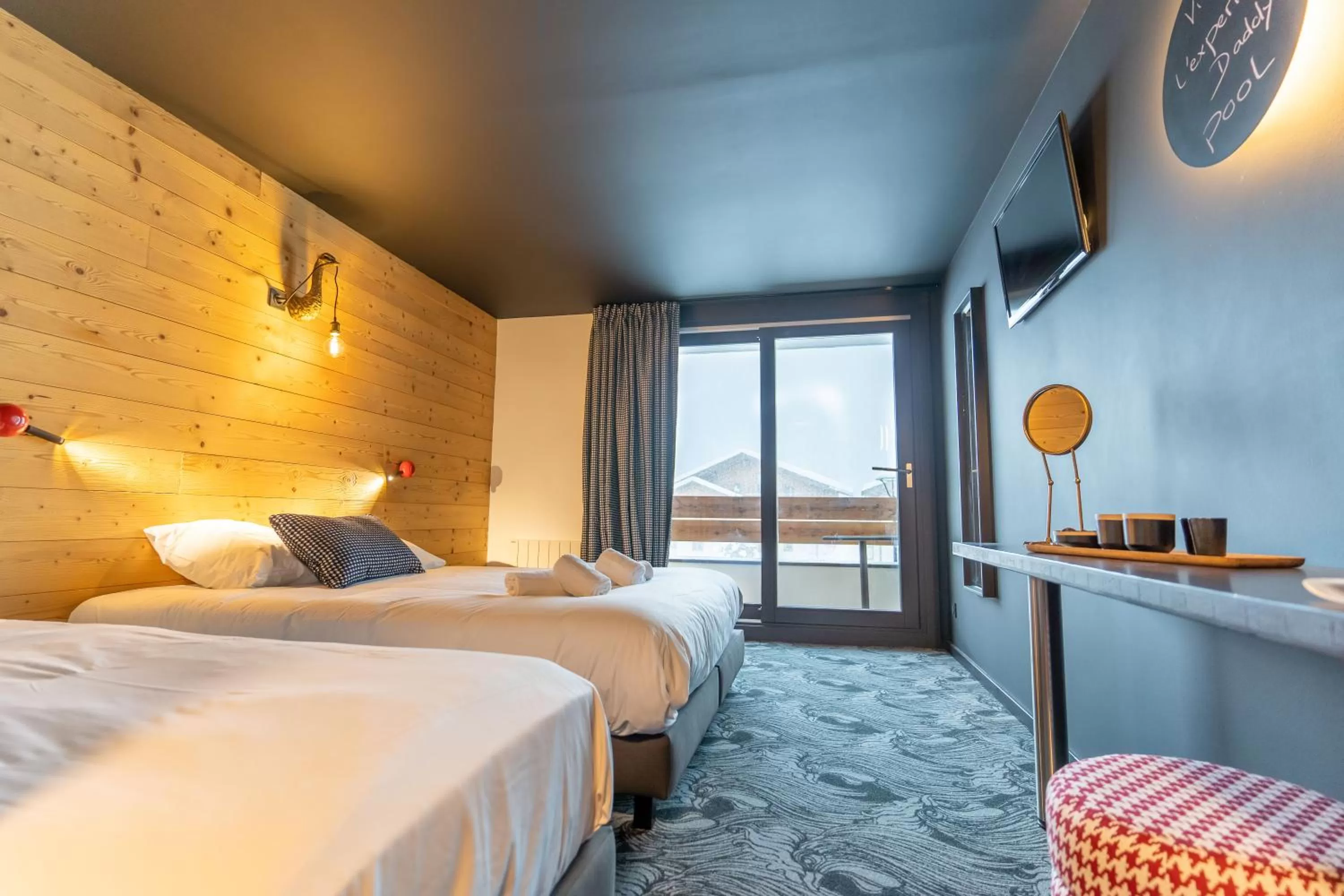 Photo of the whole room, Bed in Hôtel Le Cristal Lodge - TERRESENS