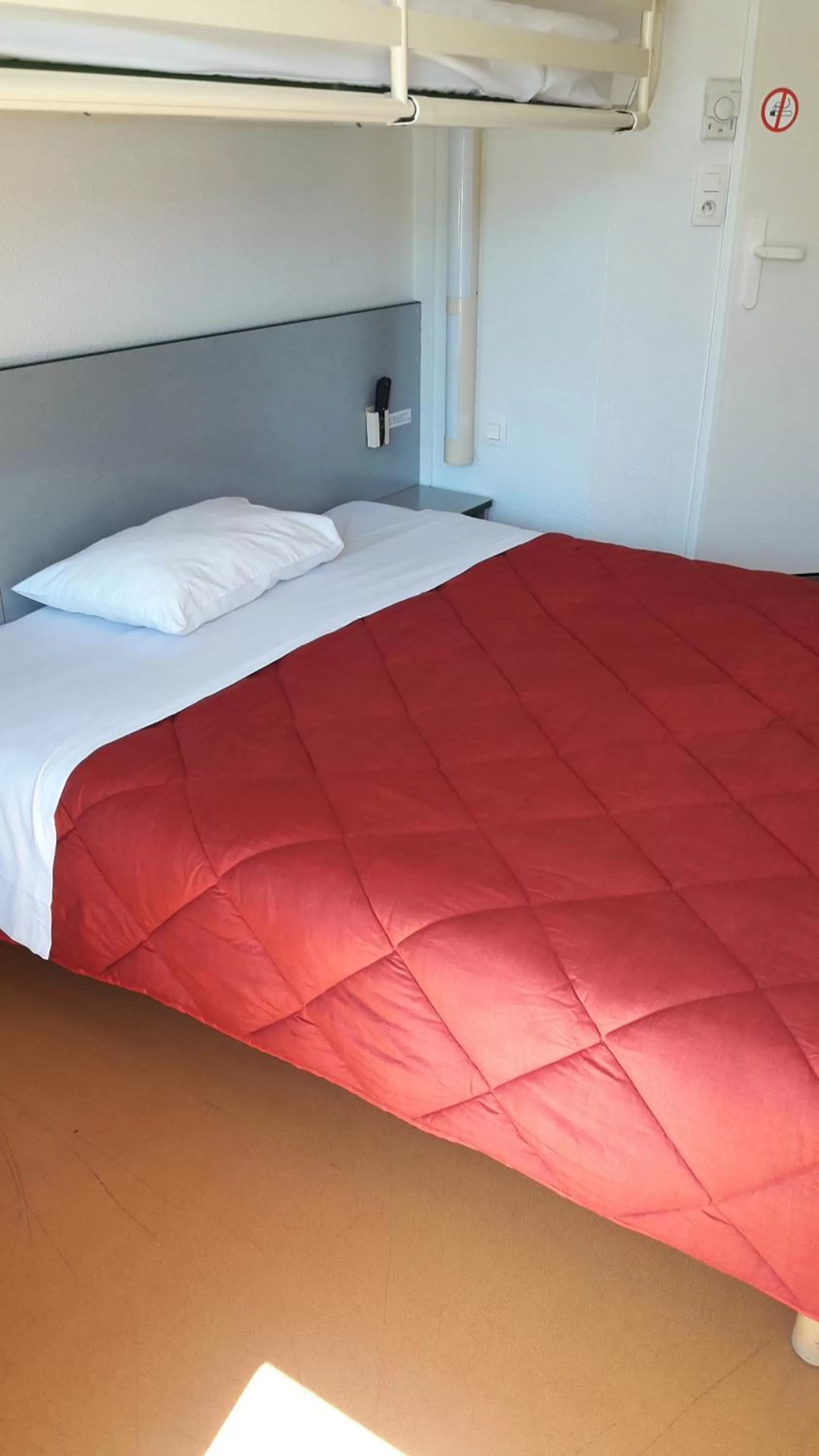 Bedroom, Bed in Premiere Classe Limoges Nord