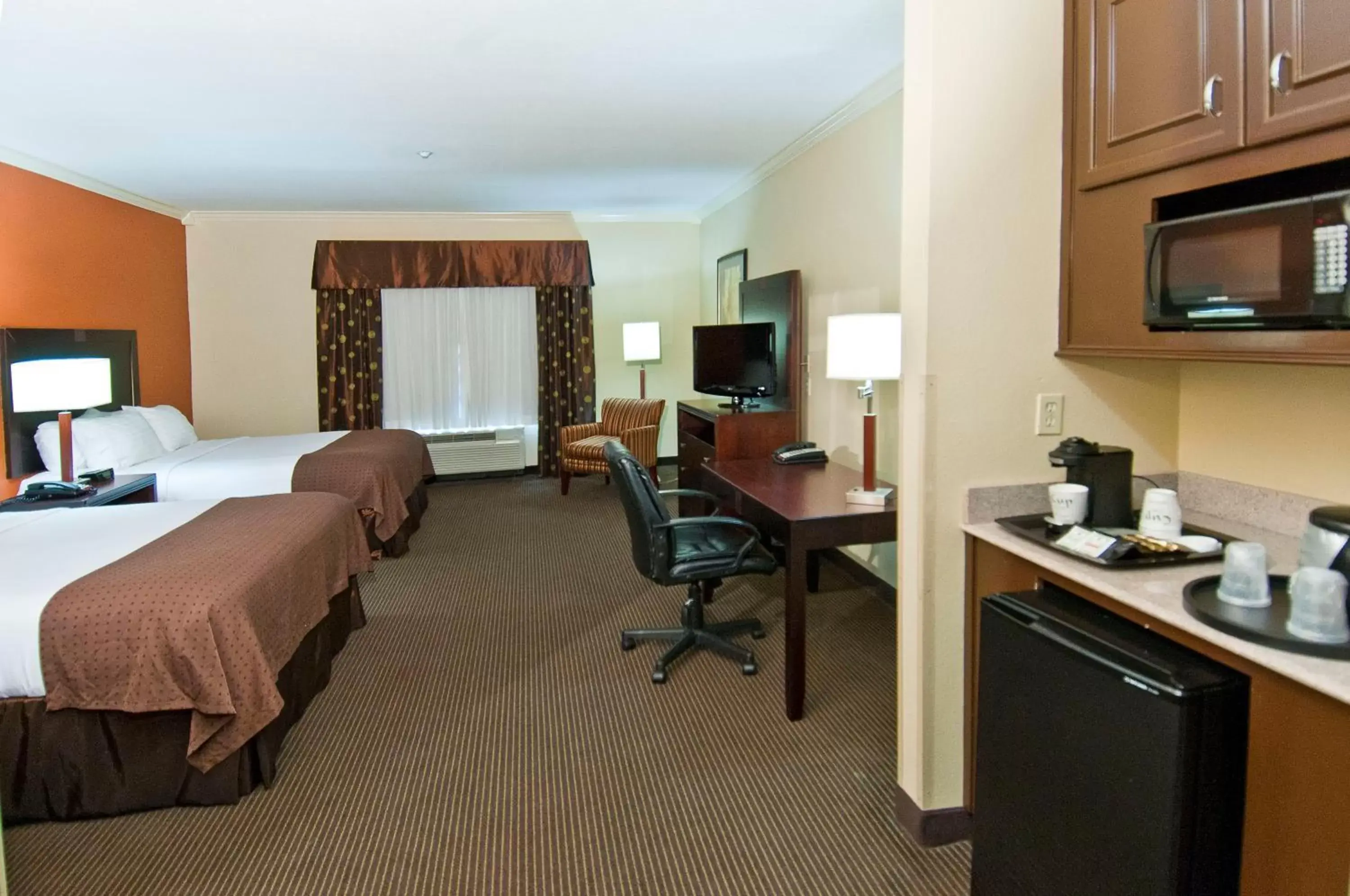 Executive Queen Room with Two Queen Beds - Non-Smoking in Wyndham Lake Charles Executive Queen Room with Two Queen Beds - Non-Smoking in Wyndham Lake Charles