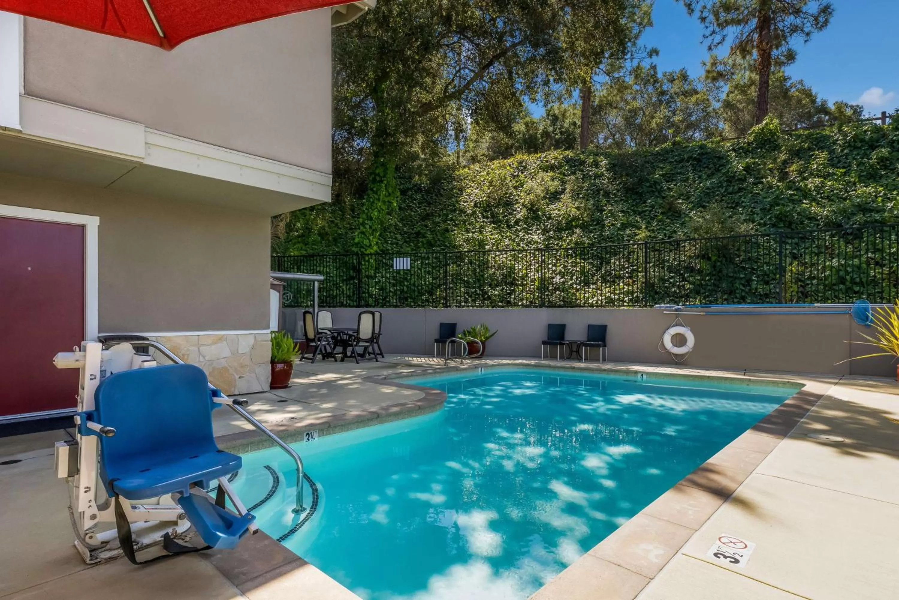 Pool view in BEST WESTERN the Inn of Los Gatos