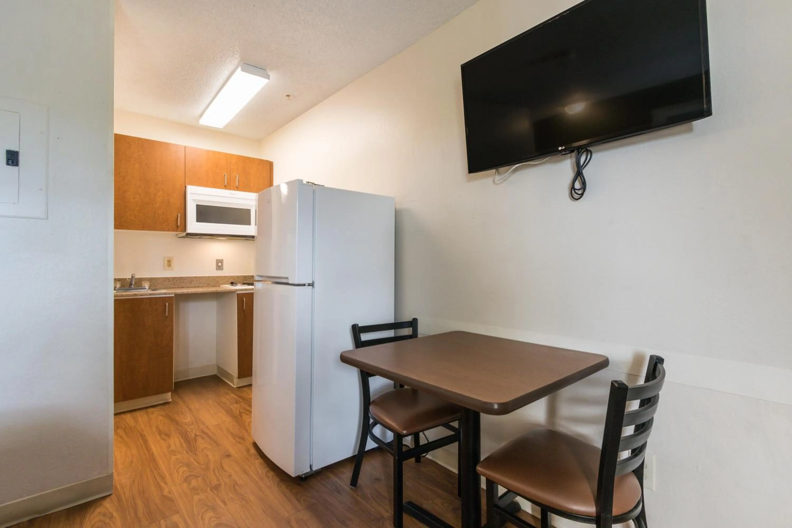 Photo of the whole room in HomeTowne Studios by Red Roof Fort Lauderdale