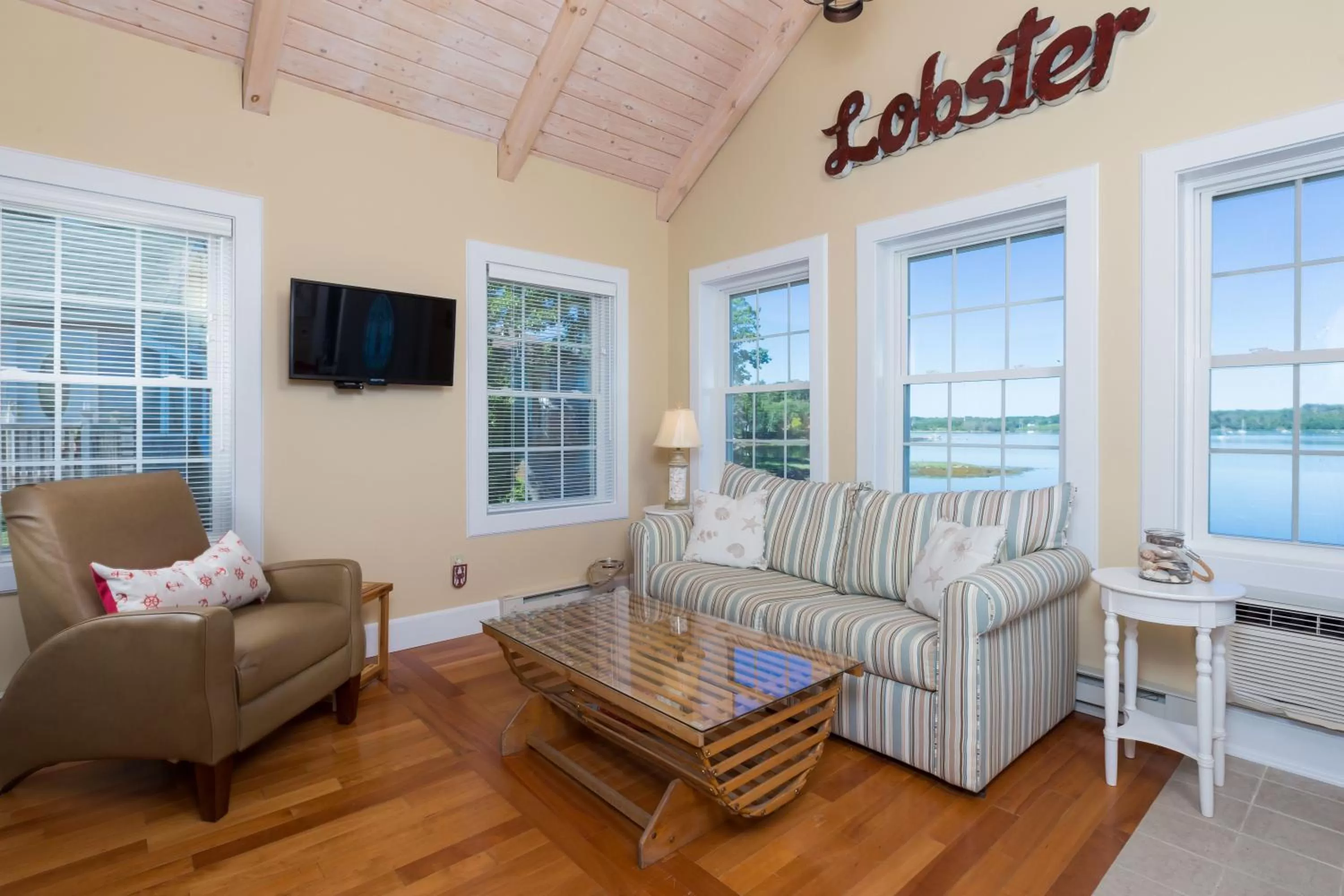 Living room, Seating Area in Sheepscot Harbour Village Resort