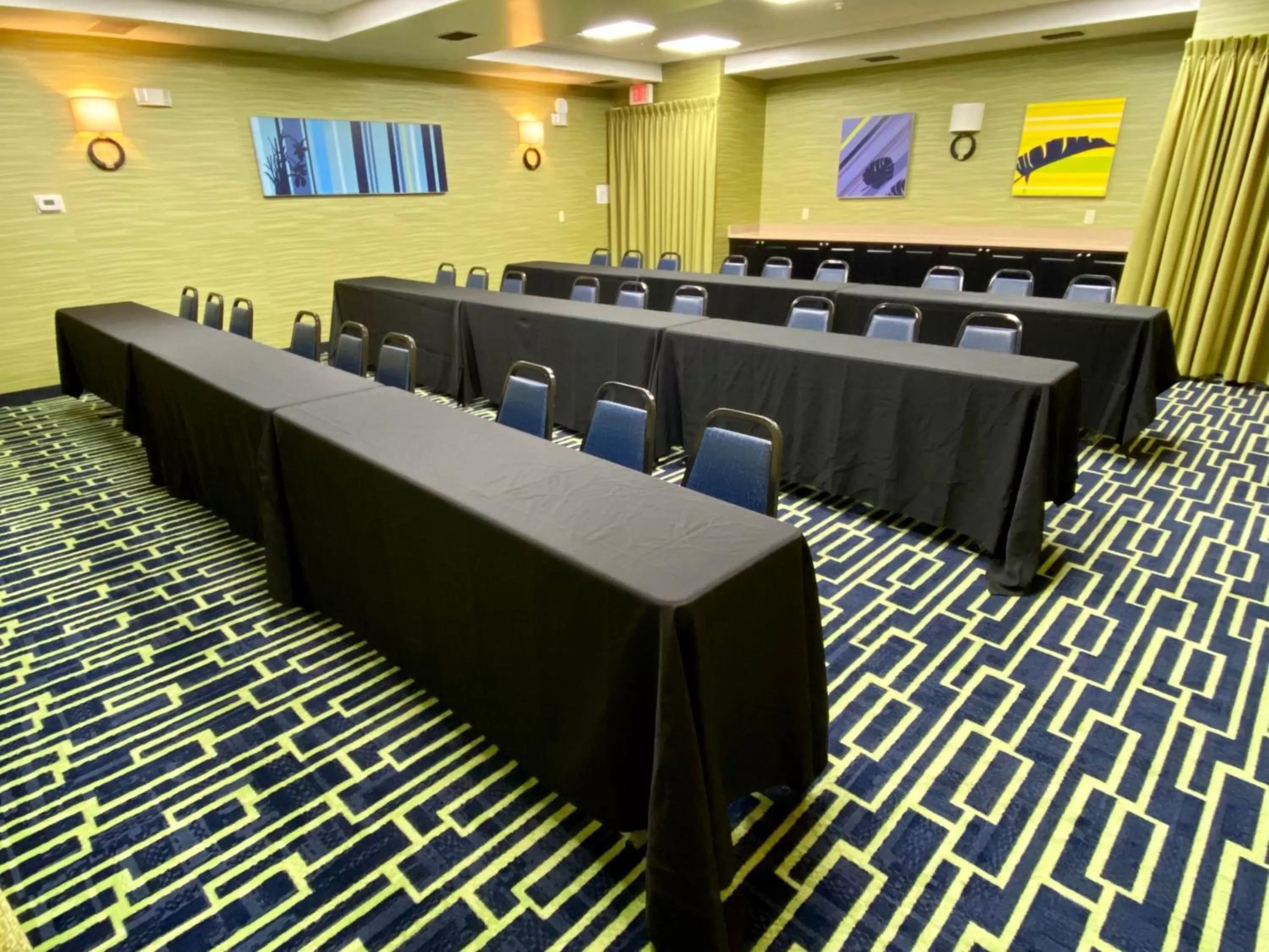 Meeting/conference room in Holiday Inn Express & Suites Plant City by IHG