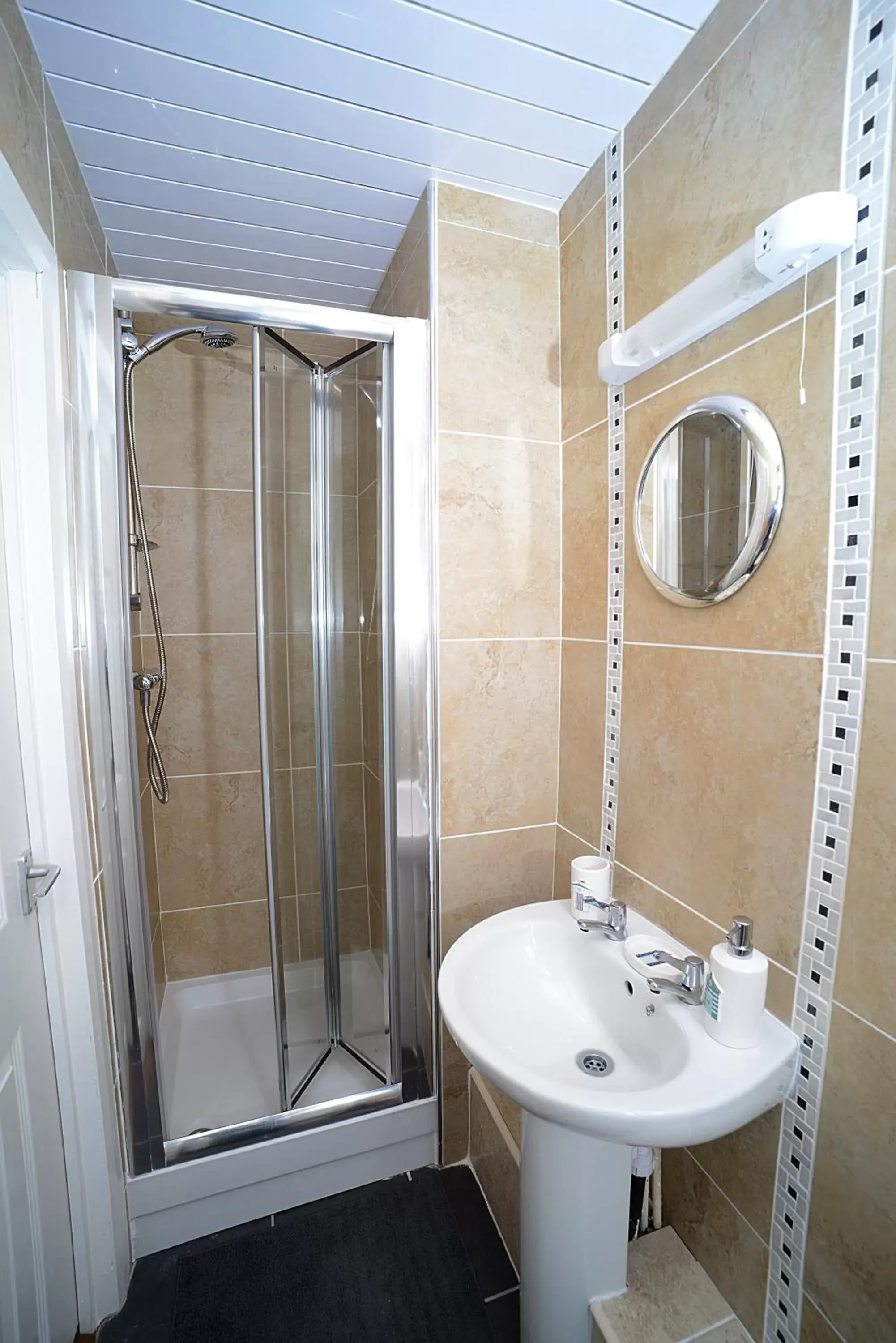 One-Bedroom Apartment in The Winter Garden Suites One-Bedroom Apartment in The Winter Garden Suites