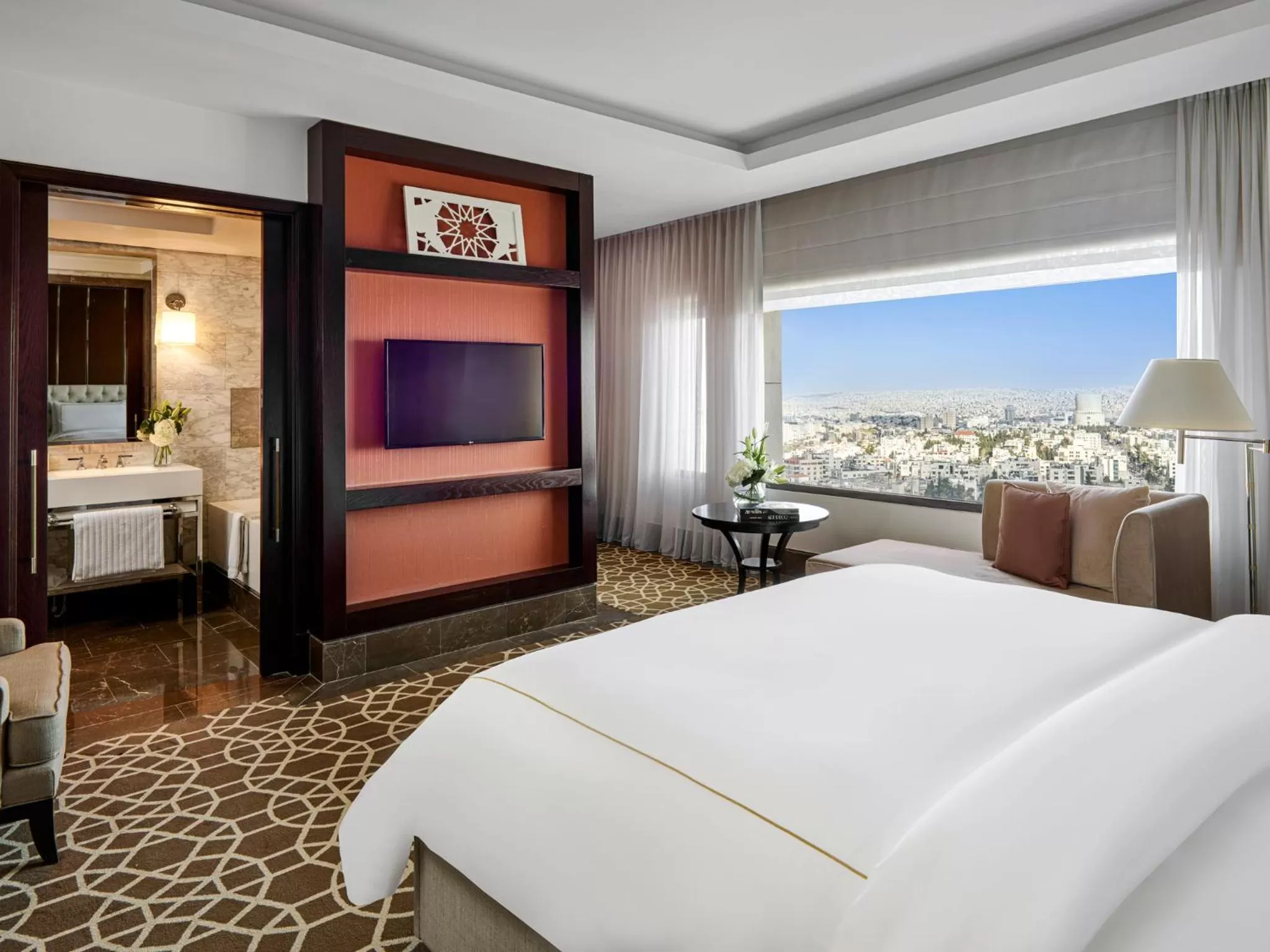 Bed in Fairmont Amman