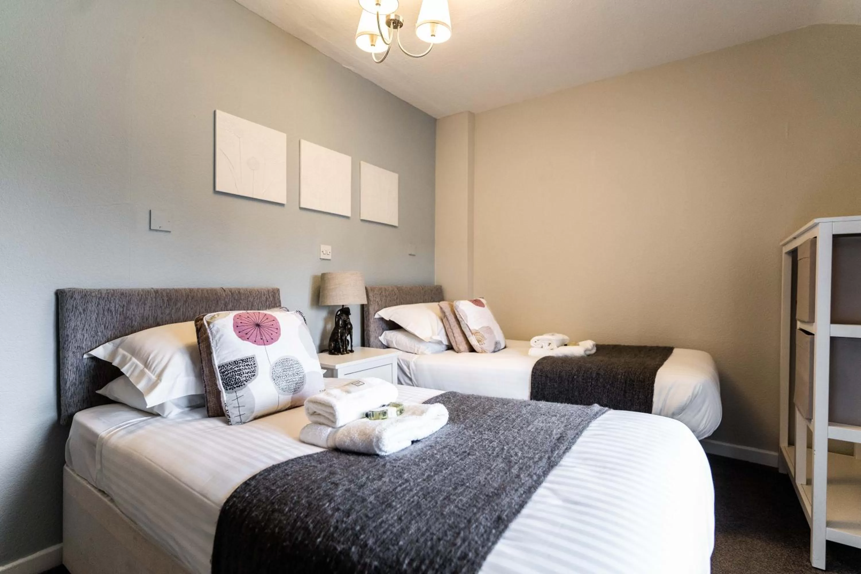 Bedroom, Bed in Black Horse Hotel