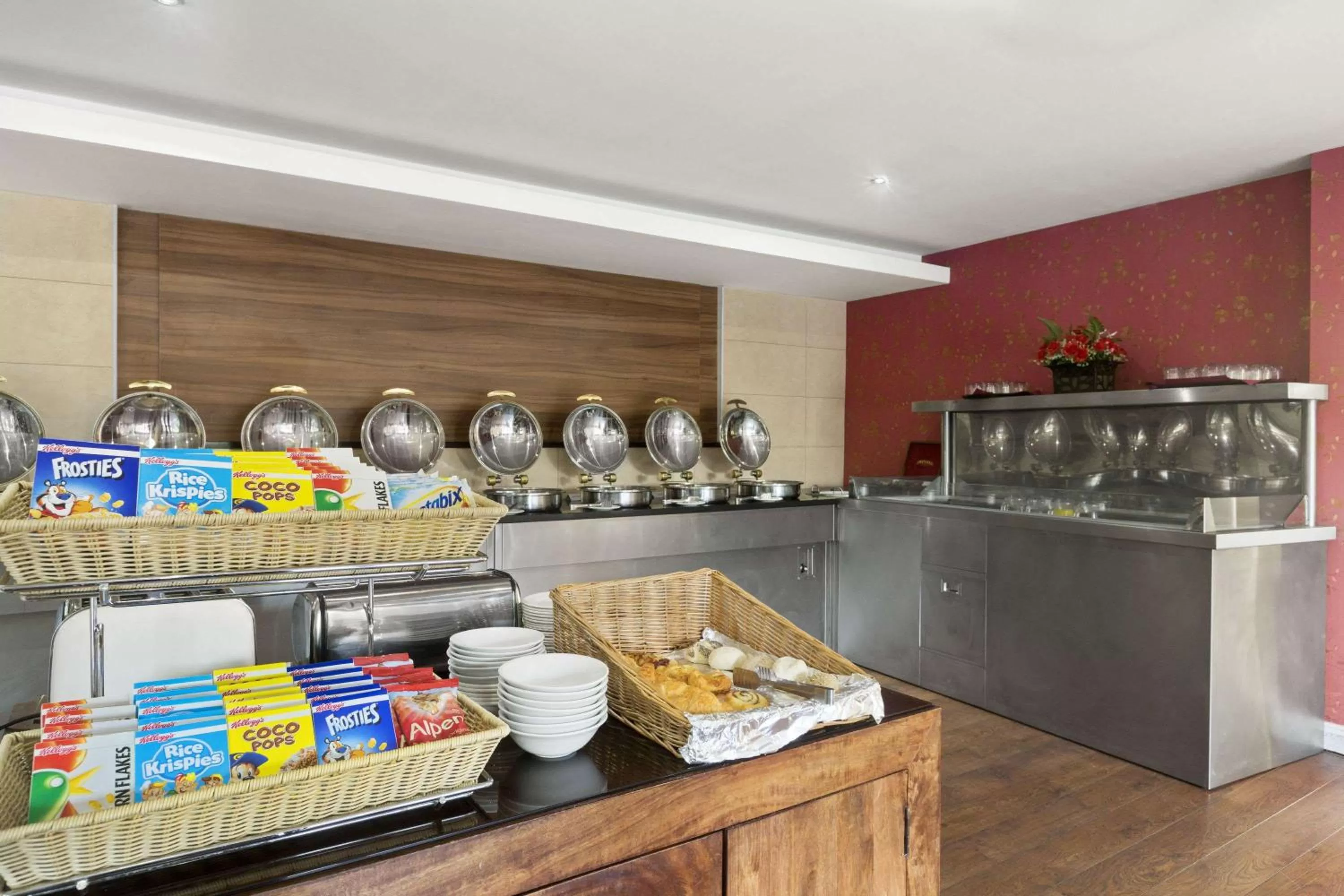 Restaurant/places to eat in Ramada Birmingham Oldbury M5 J2