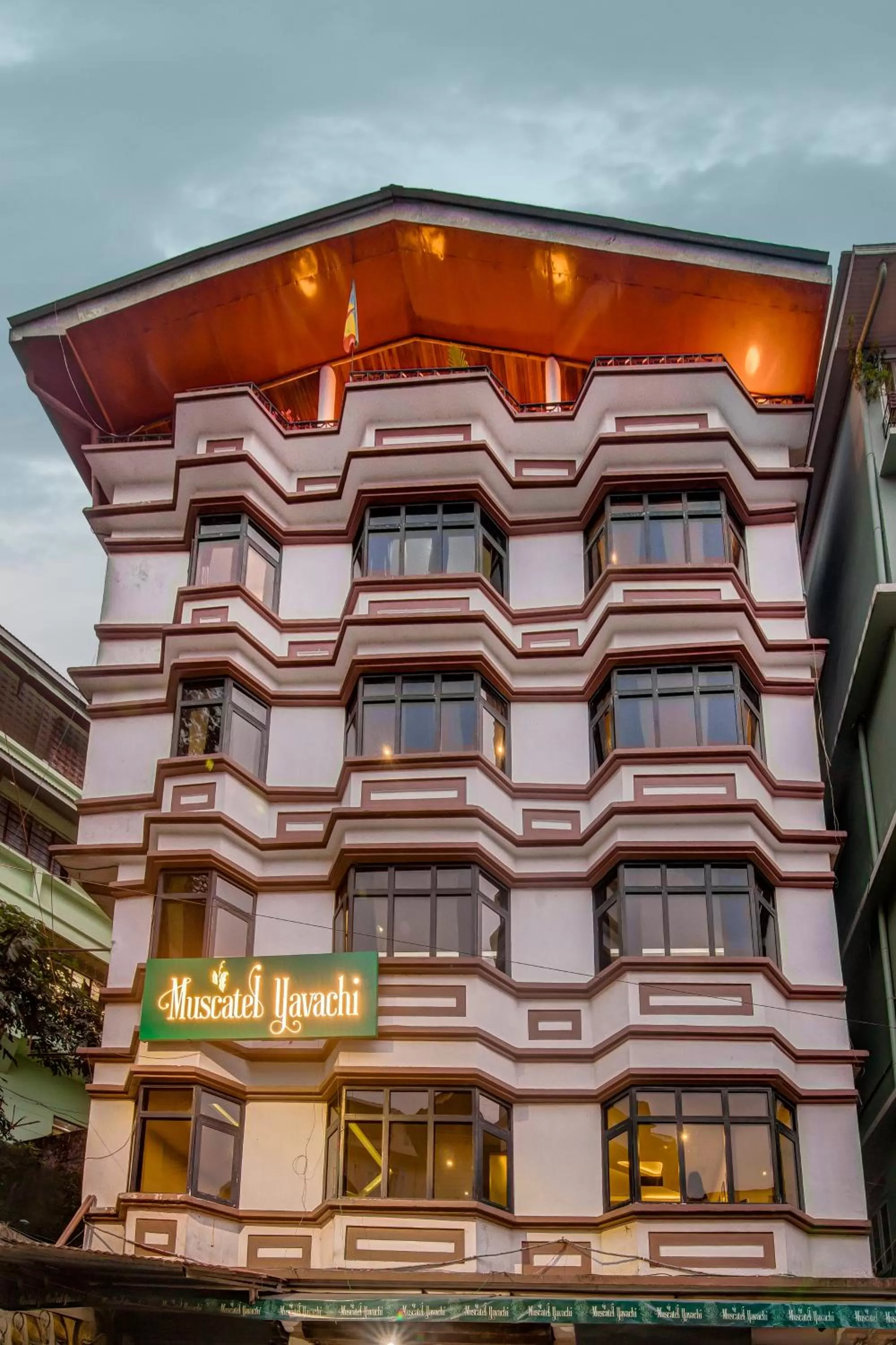 Property Building in Muscatel Yavachi - 400 Mts from MG Marg