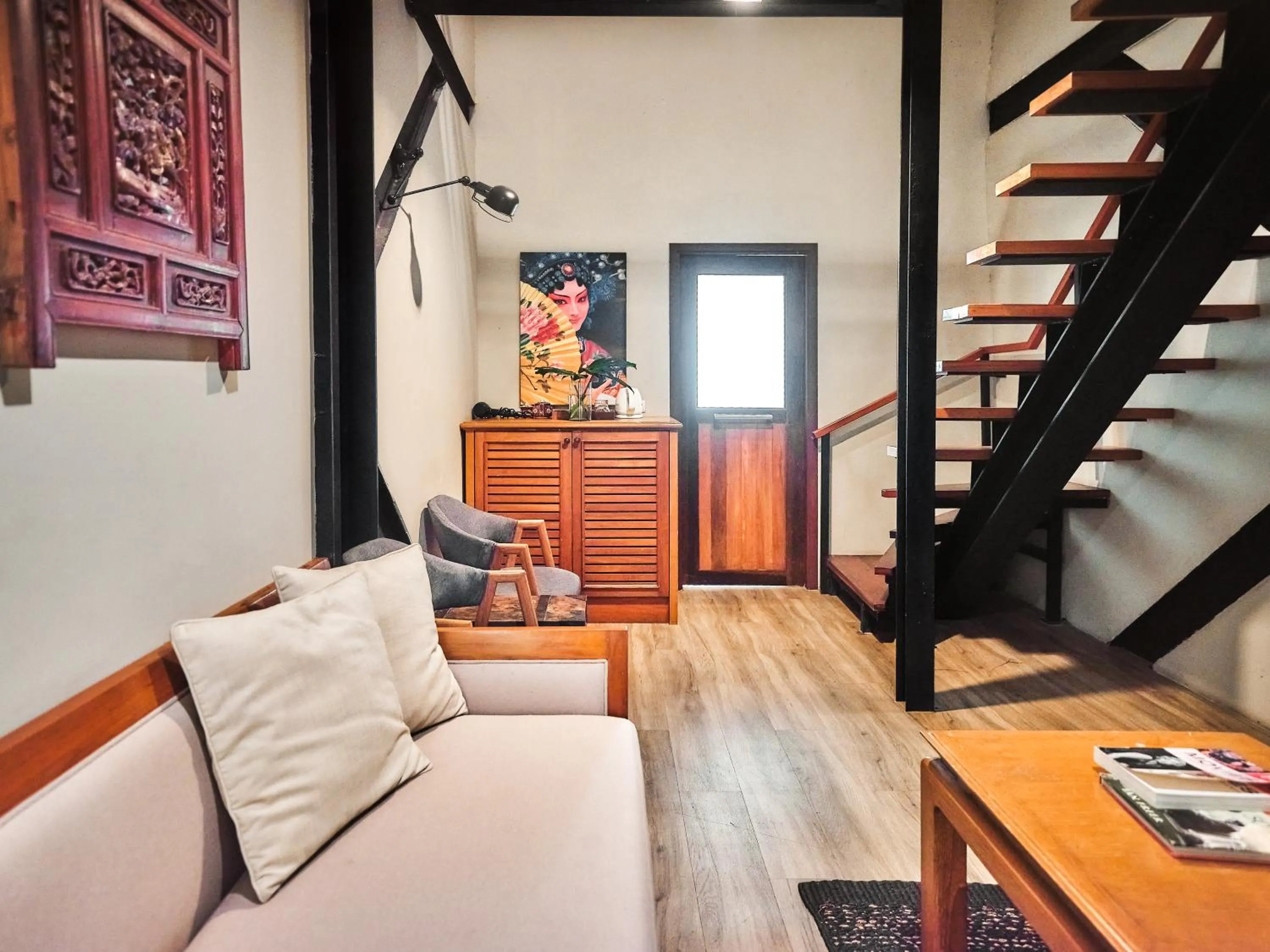 Living room in Prince Theatre Heritage Stay Hostel - Silom