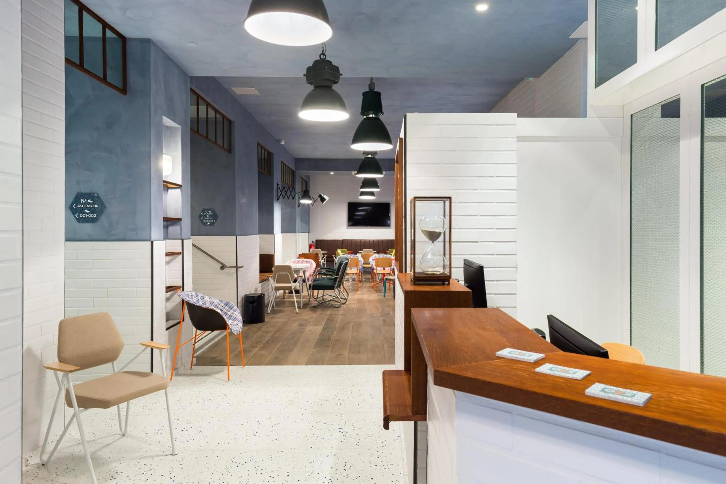 Lobby or reception, Lounge/Bar in Hôtel Ozz by Happyculture