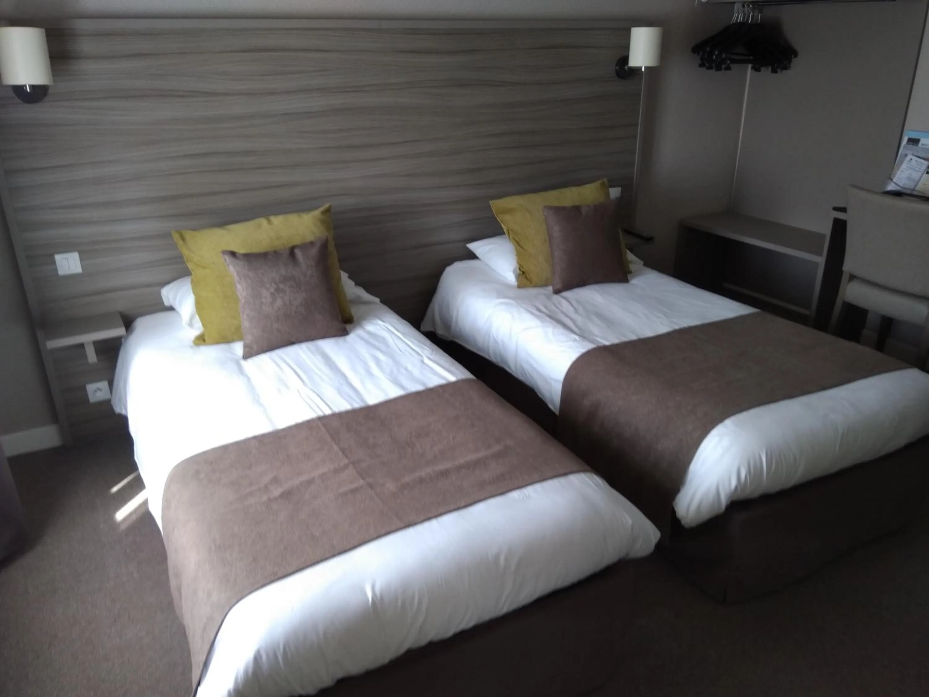 Bedroom, Bed in Hotel Henri IV