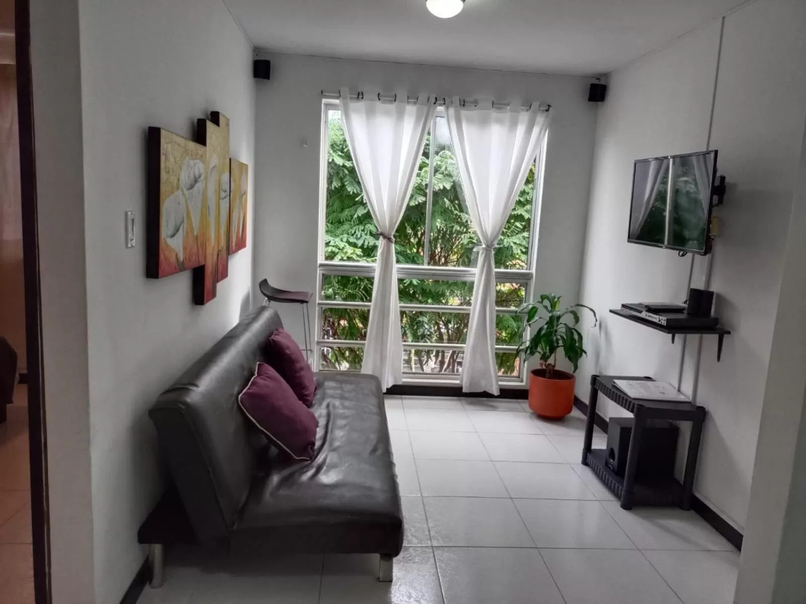 TV and multimedia in Apartasuites San Marcos