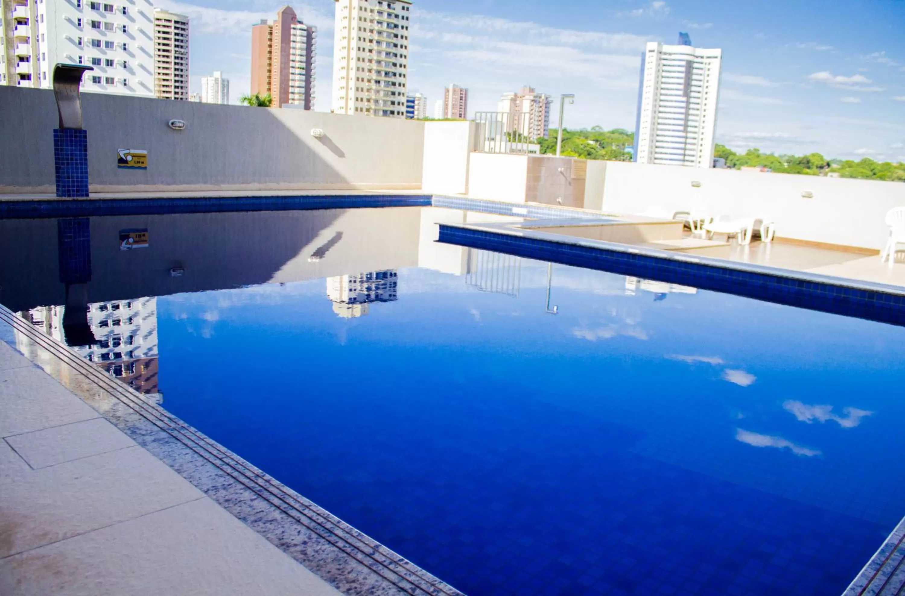 Swimming pool in Hotel Baviera Iguassu