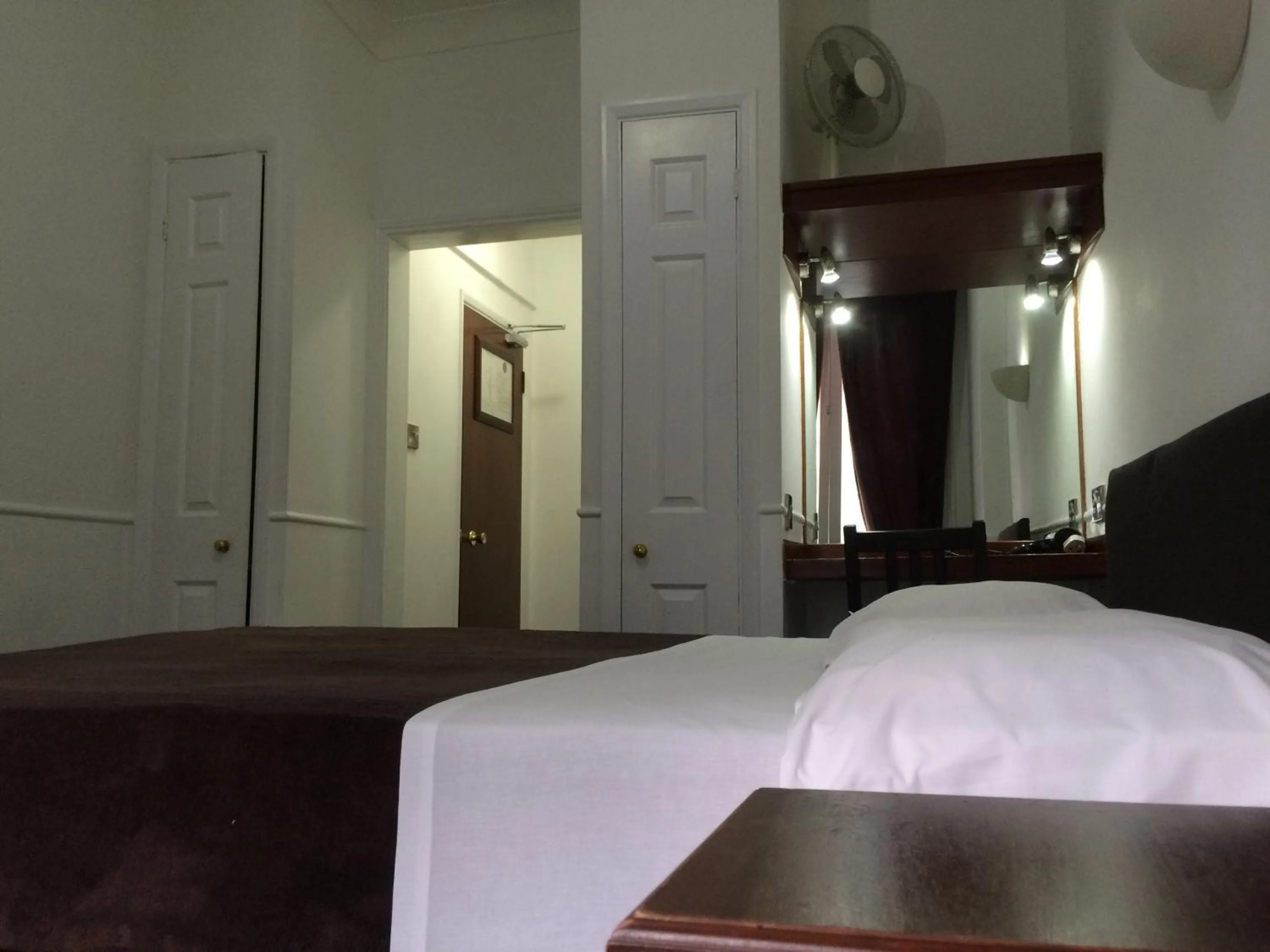 Photo of the whole room in London Continental Hotel