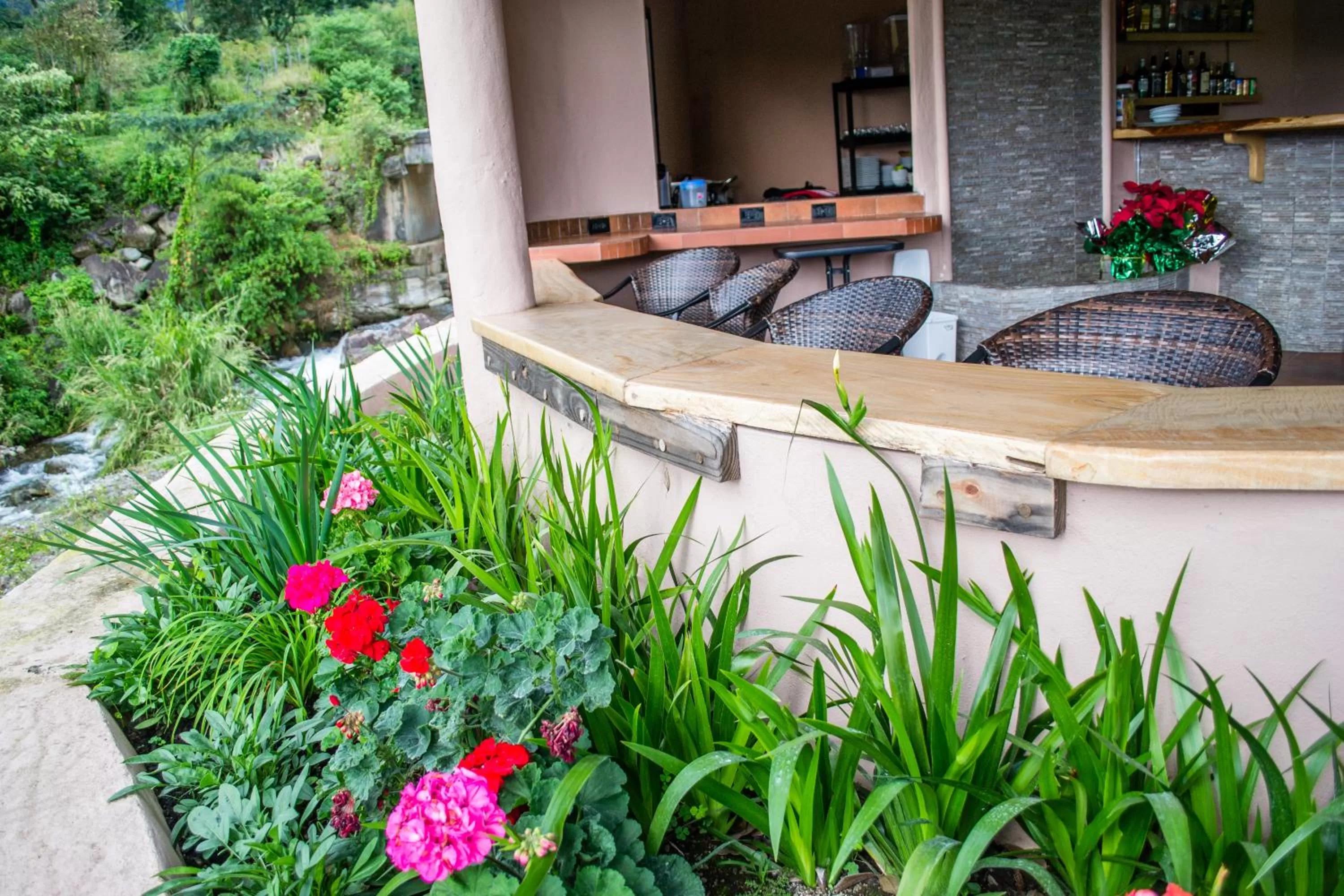 Lounge or bar in The Inn at Palo Alto