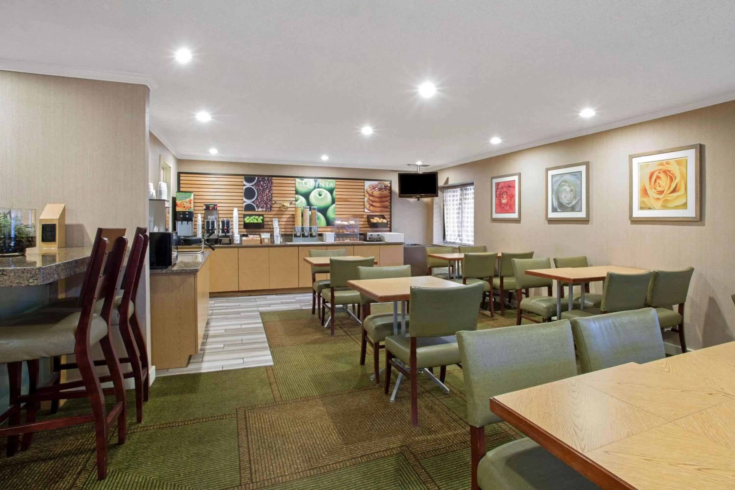 Restaurant/places to eat in La Quinta Inn by Wyndham Auburn Worcester