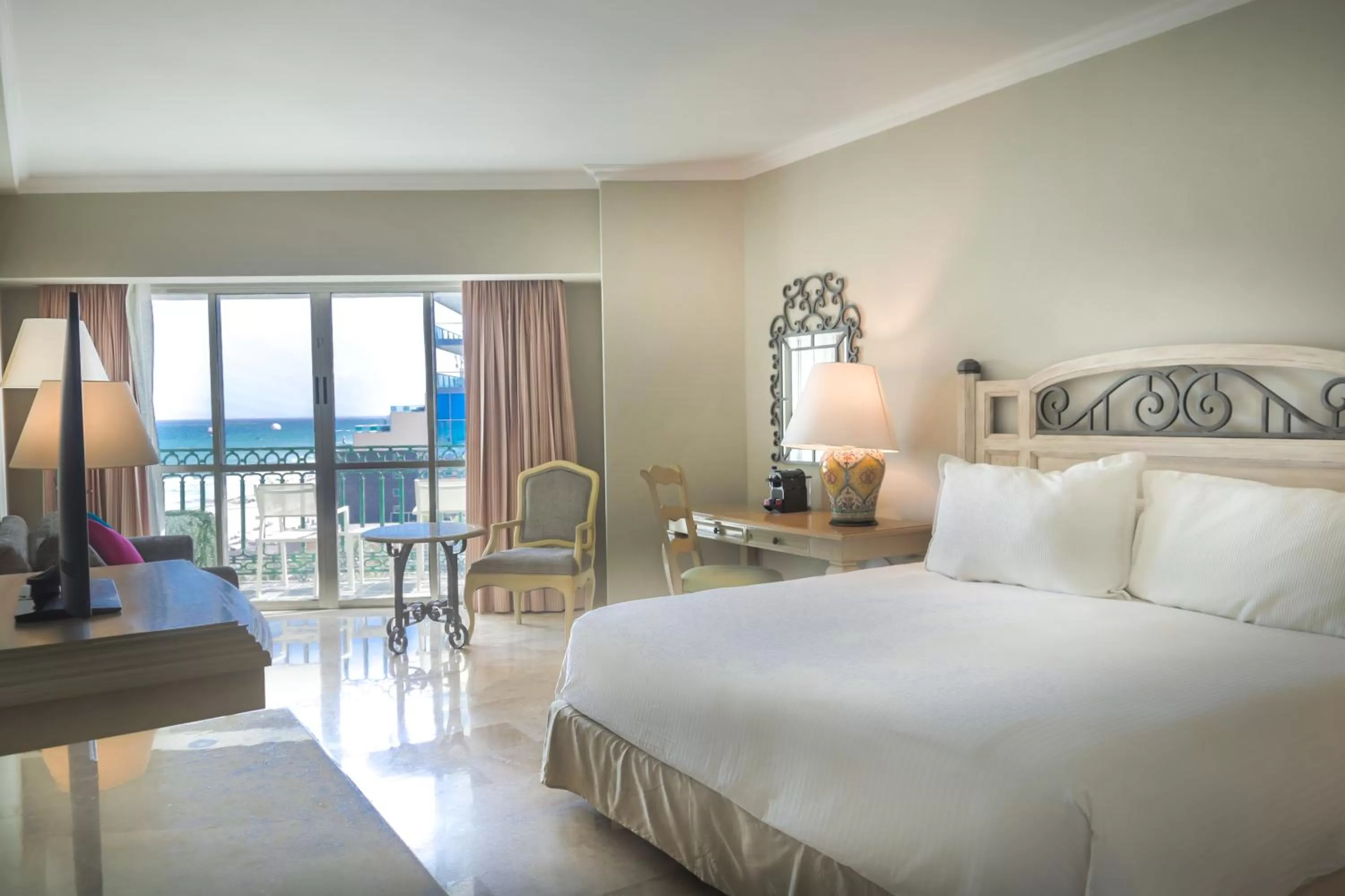 Deluxe Room (2 Adults + 1 Child) in Sandos Cancún All Inclusive - Adults Only