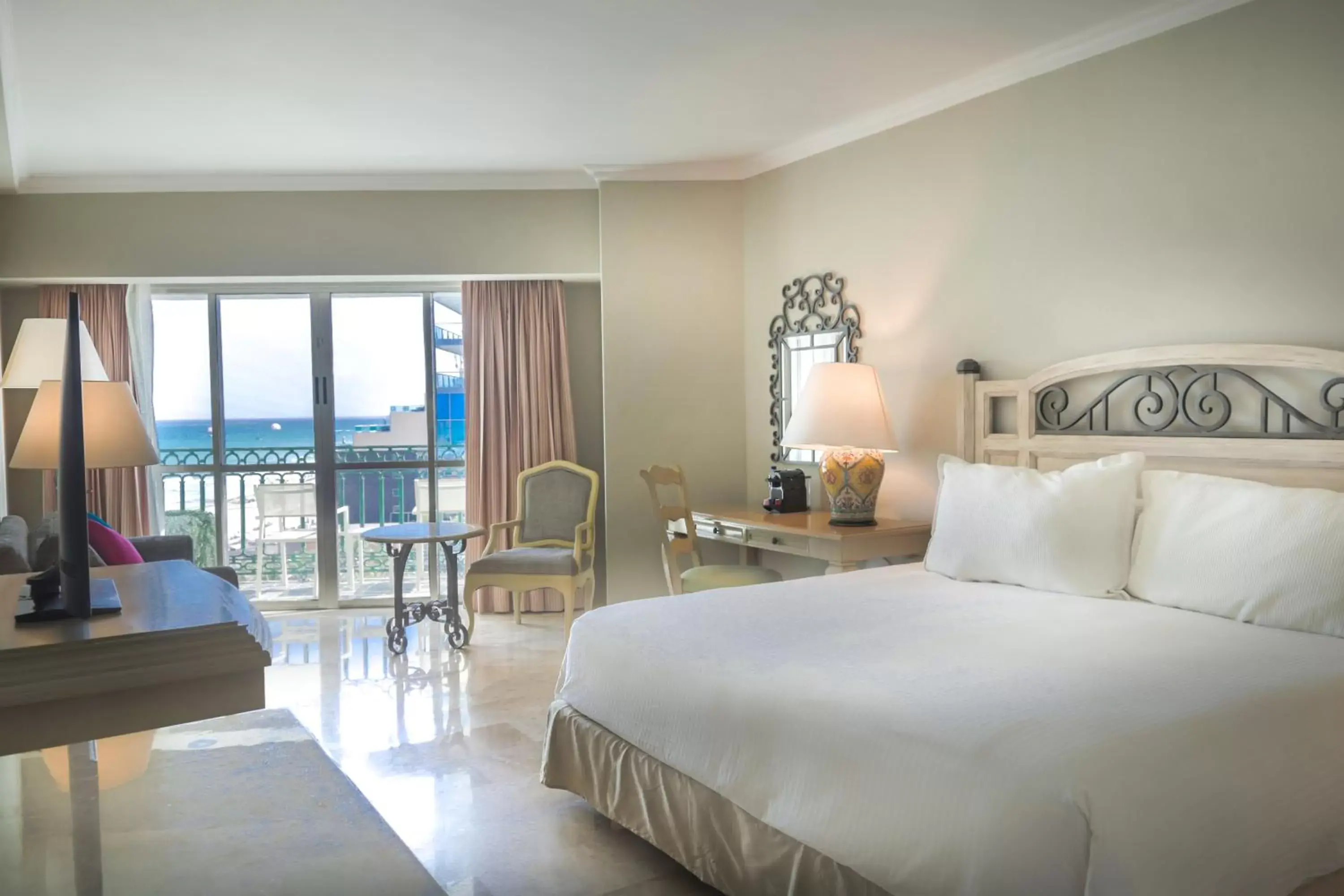 Deluxe Room (2 Adults + 1 Child) in Sandos Cancún All Inclusive - Adults Only Deluxe Room (2 Adults + 1 Child) in Sandos Cancún All Inclusive - Adults Only