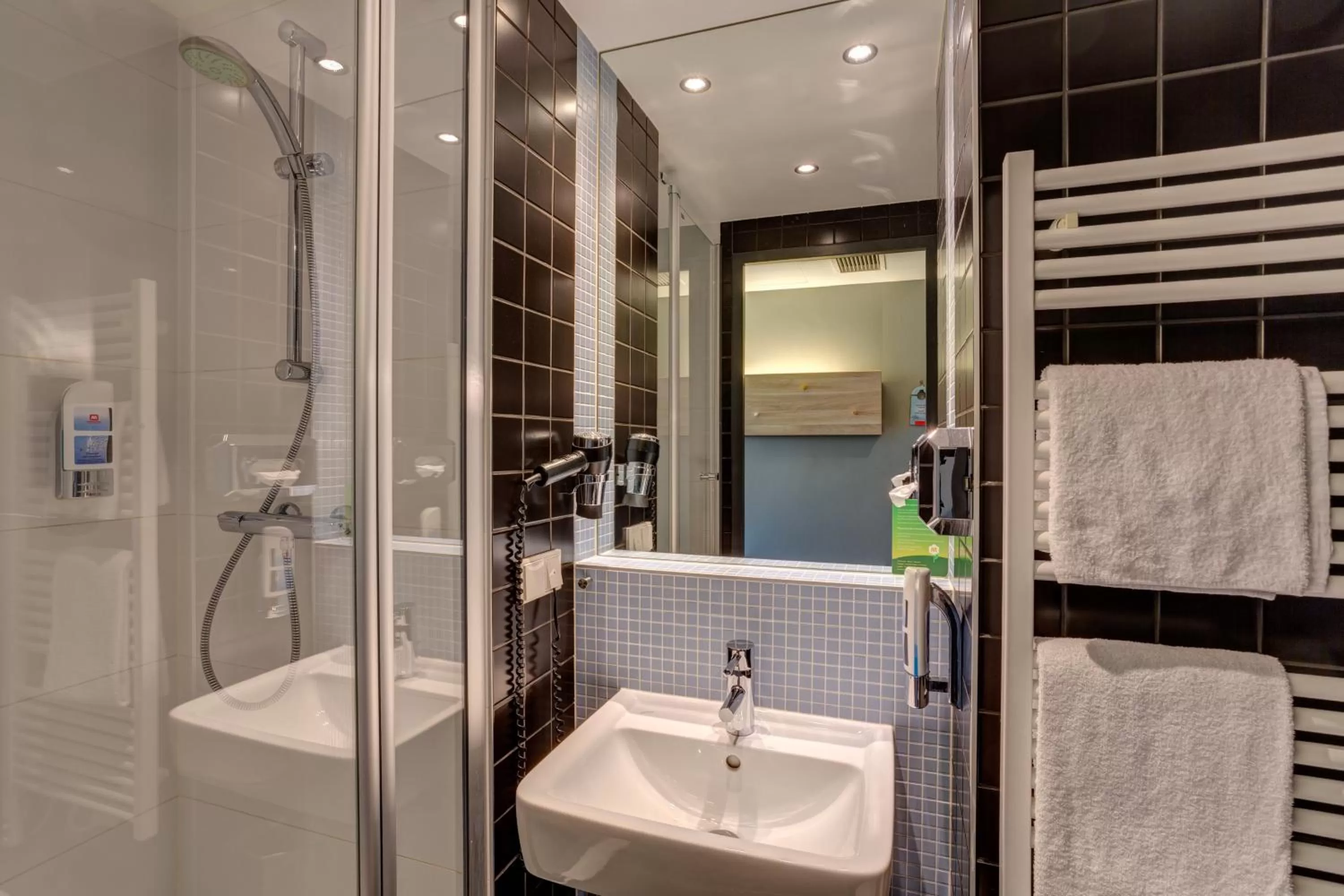 Bathroom in MEININGER Hotel Berlin Airport