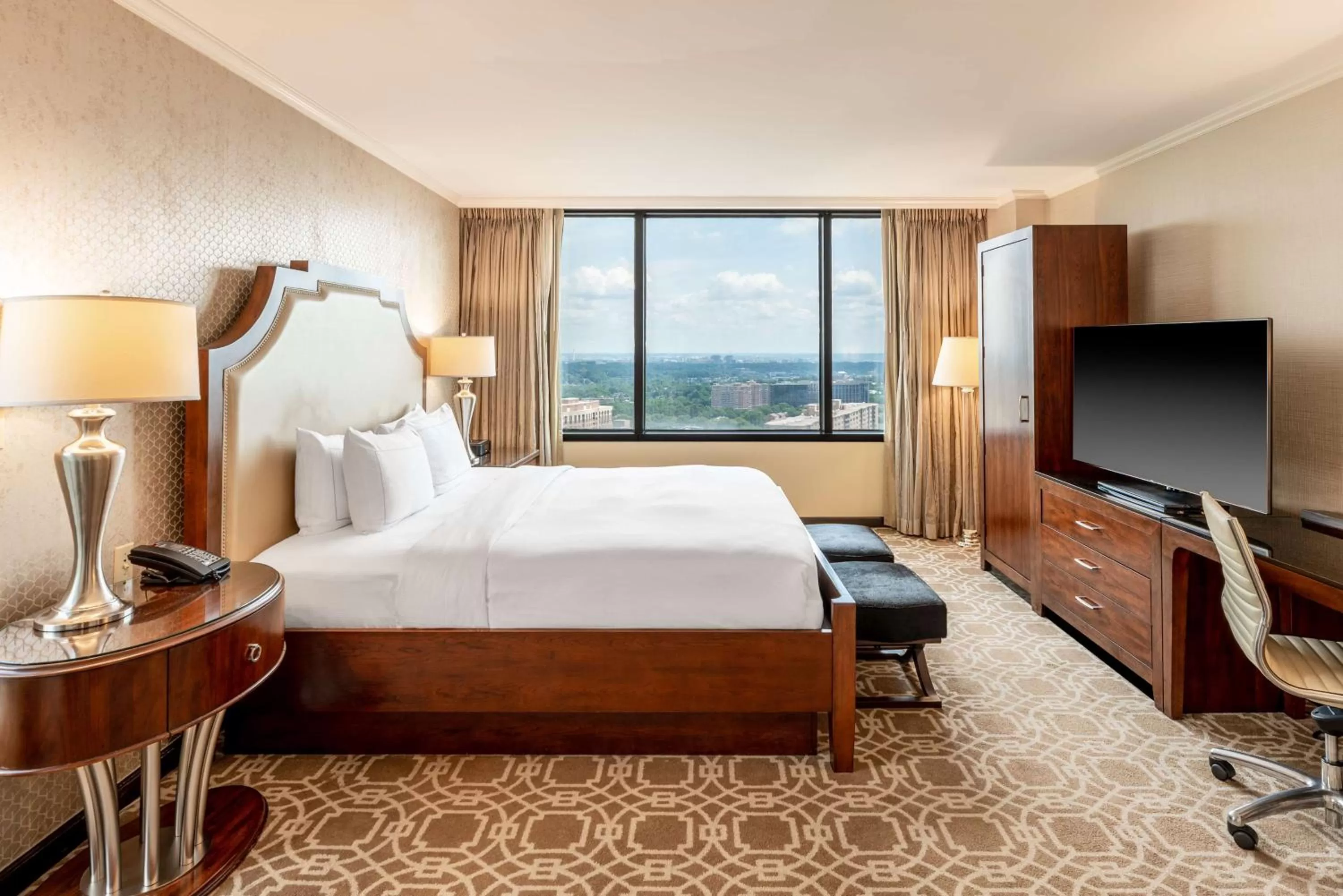 Bed in Hilton Alexandria Mark Center