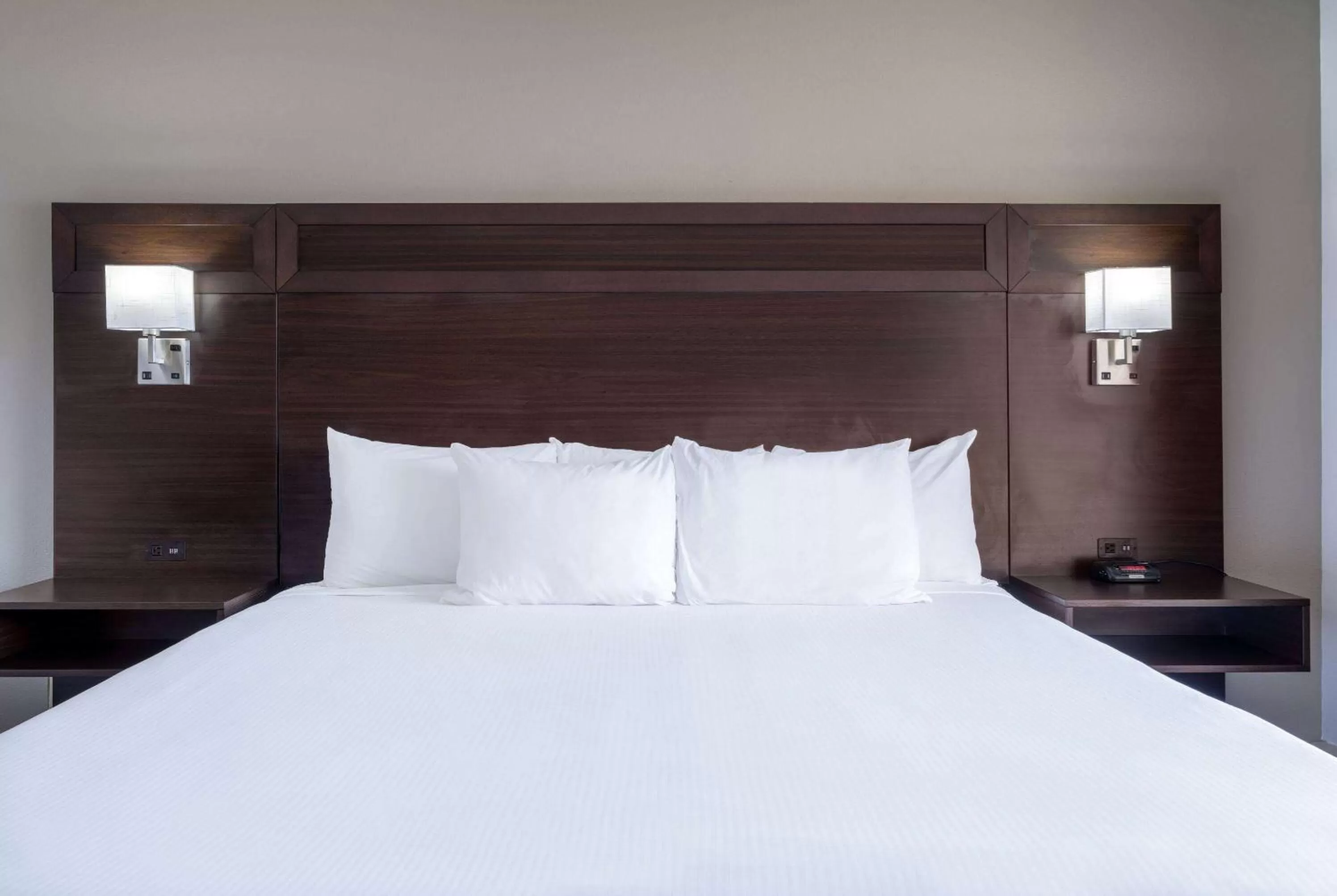 Photo of the whole room, Bed in Ramada by Wyndham Juneau