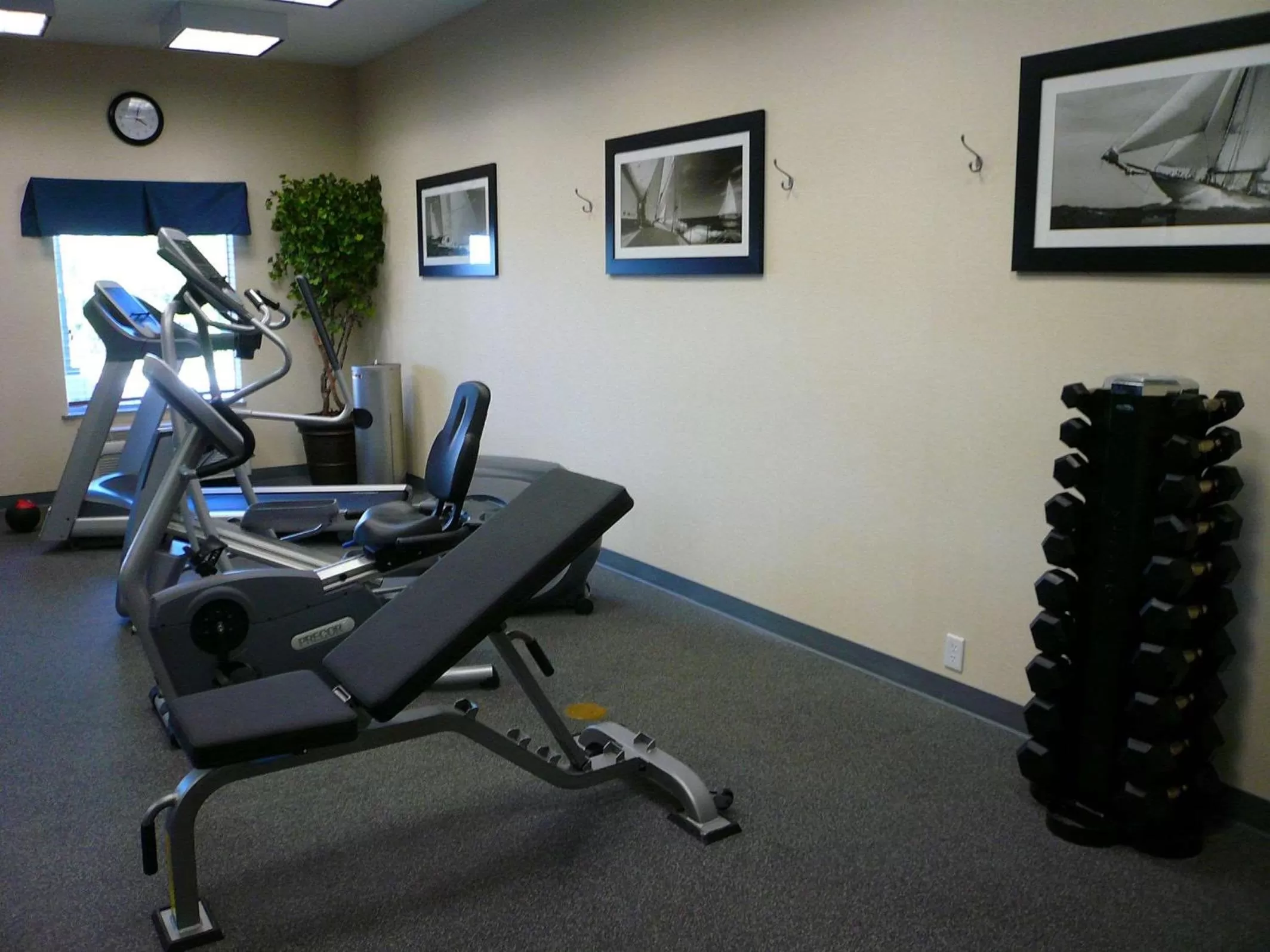 Fitness centre/facilities in Hampton Inn Dallas-Rockwall