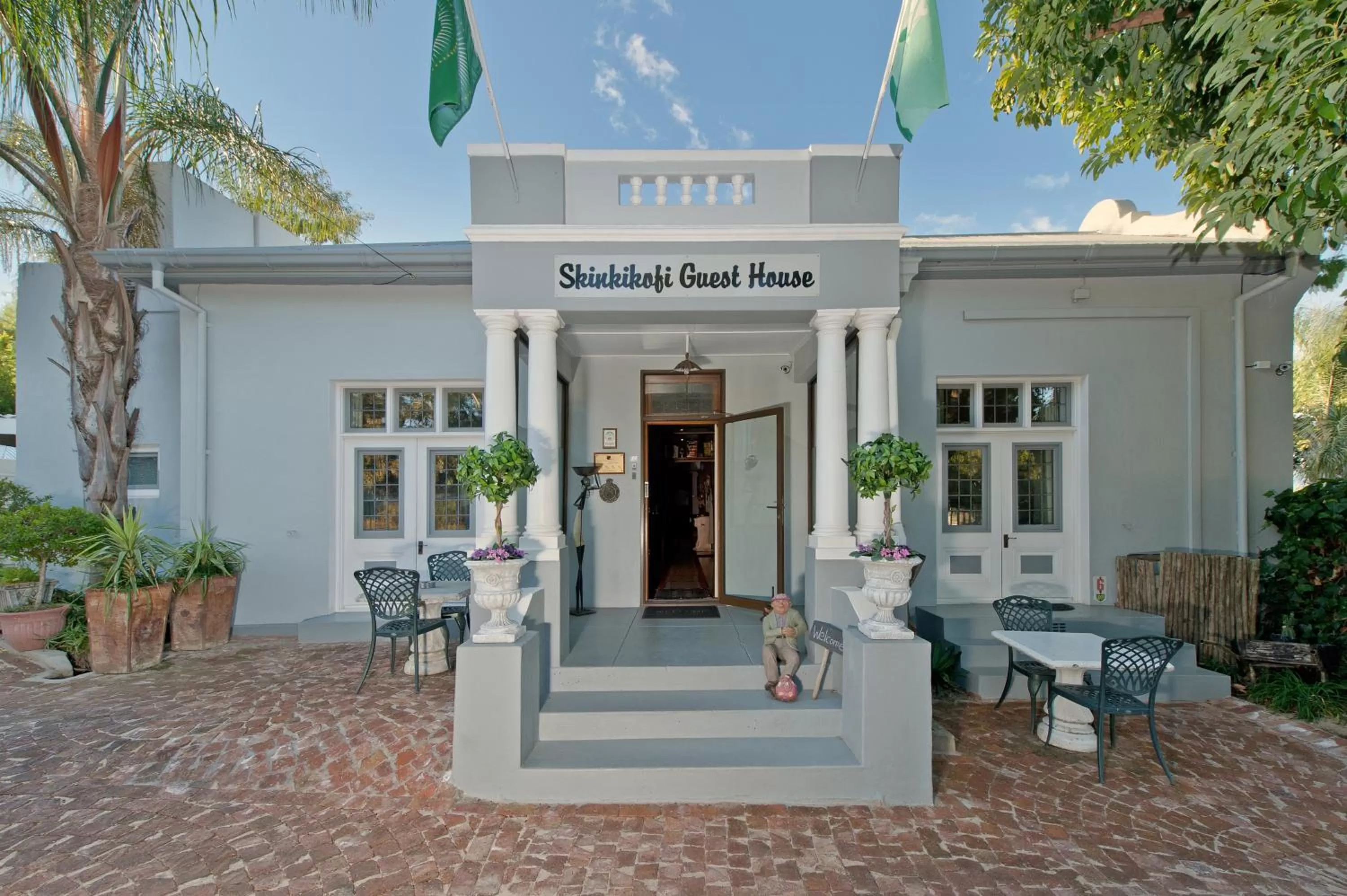 Facade/entrance in Skinkikofi Guest House