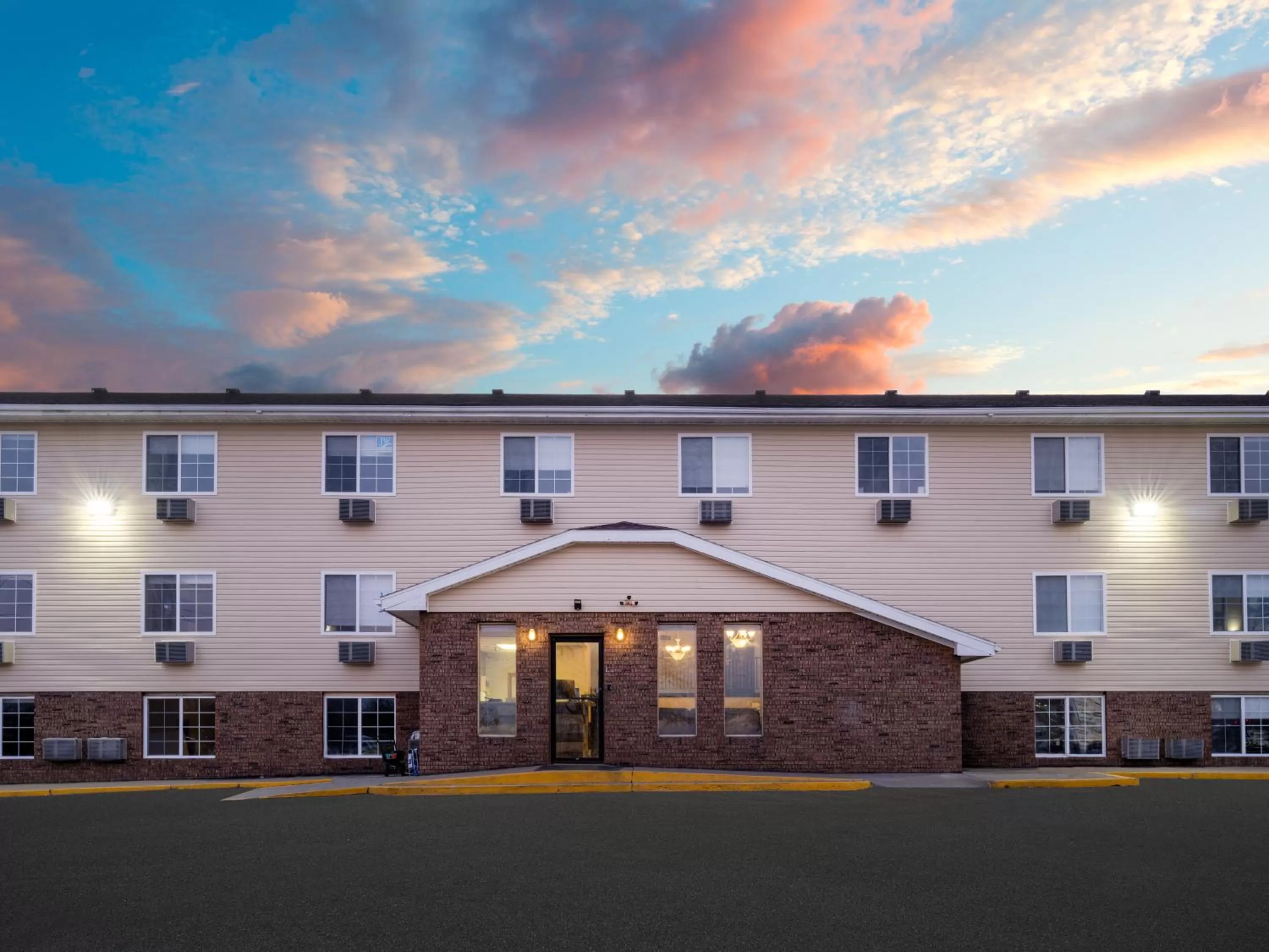 Property building in Super 8 by Wyndham Clinton