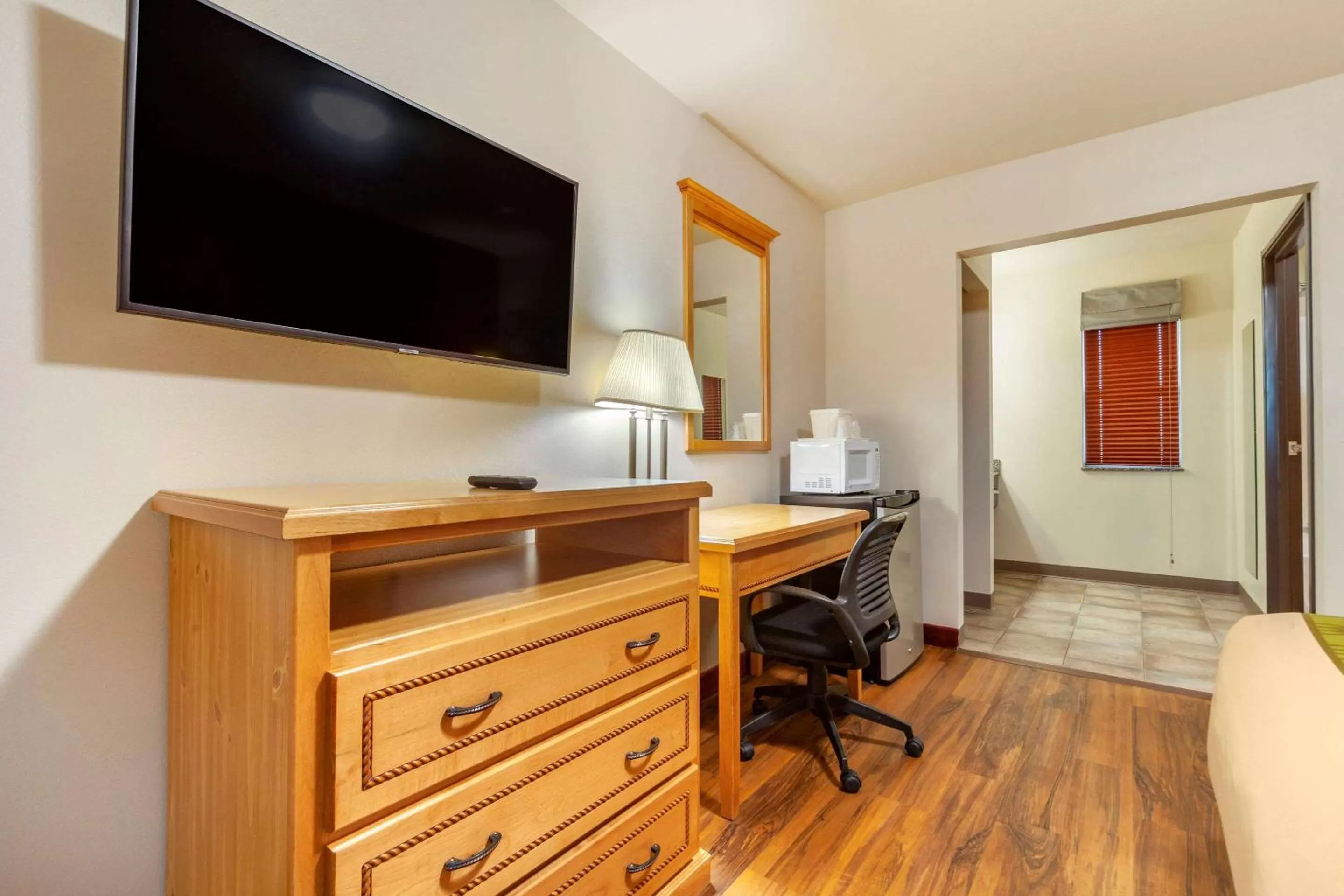 Photo of the whole room in Harmony Inn & Suites