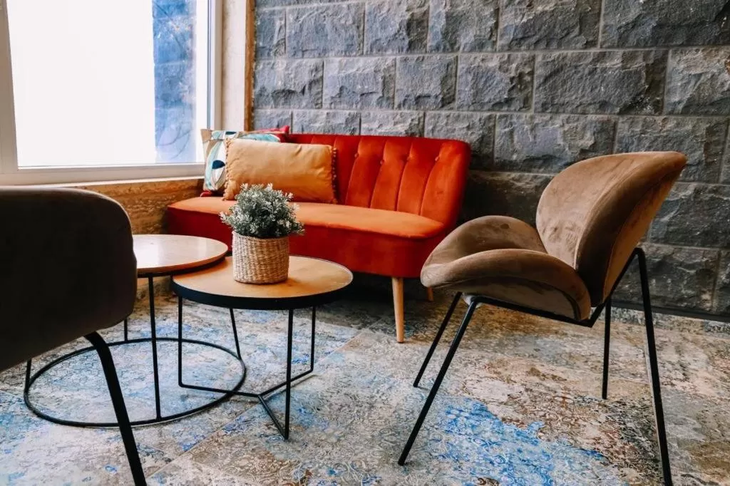 Seating Area in White Diamond