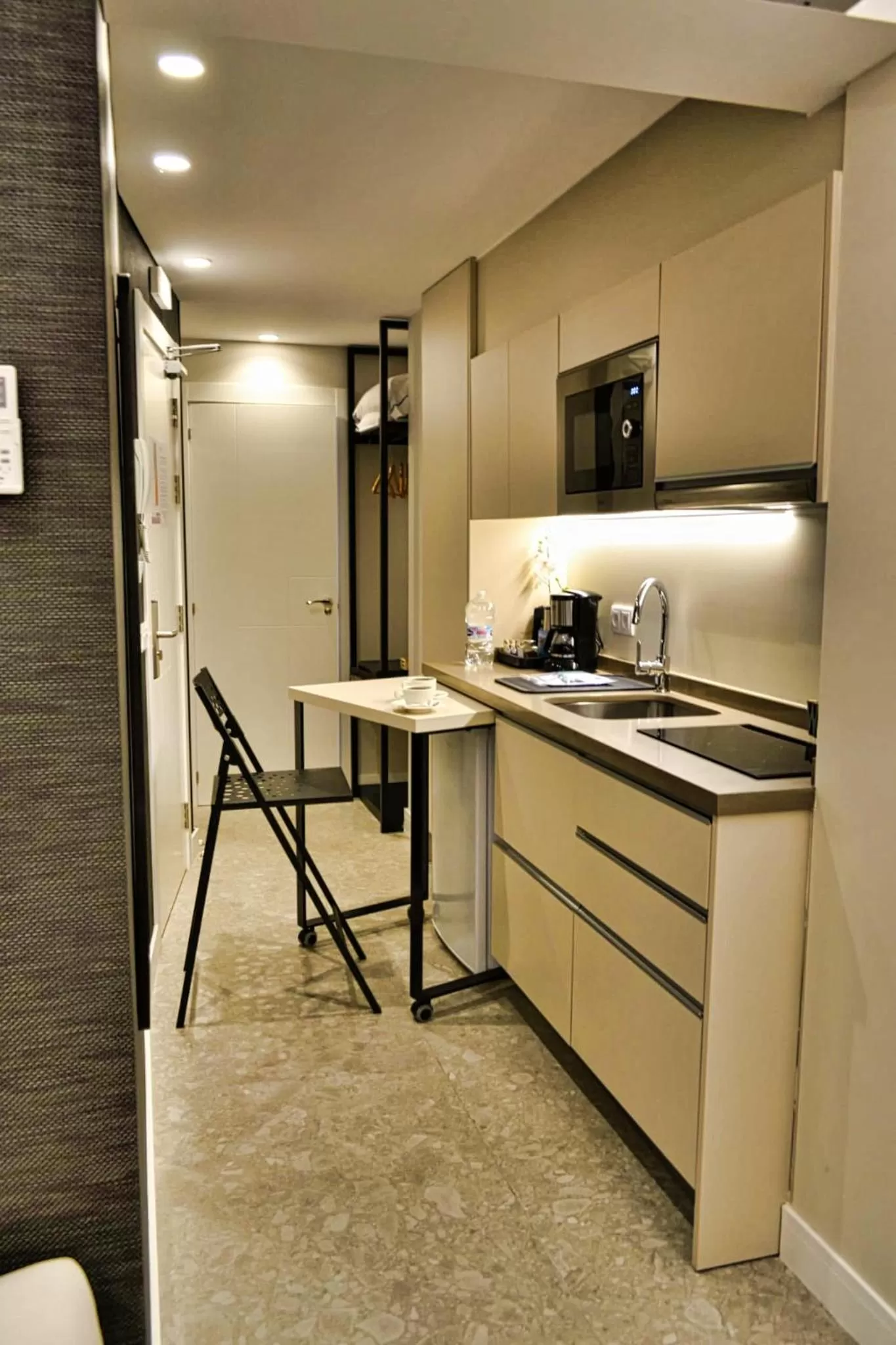 Kitchen or kitchenette in GBH Hotel-Apartamentos Posidonia