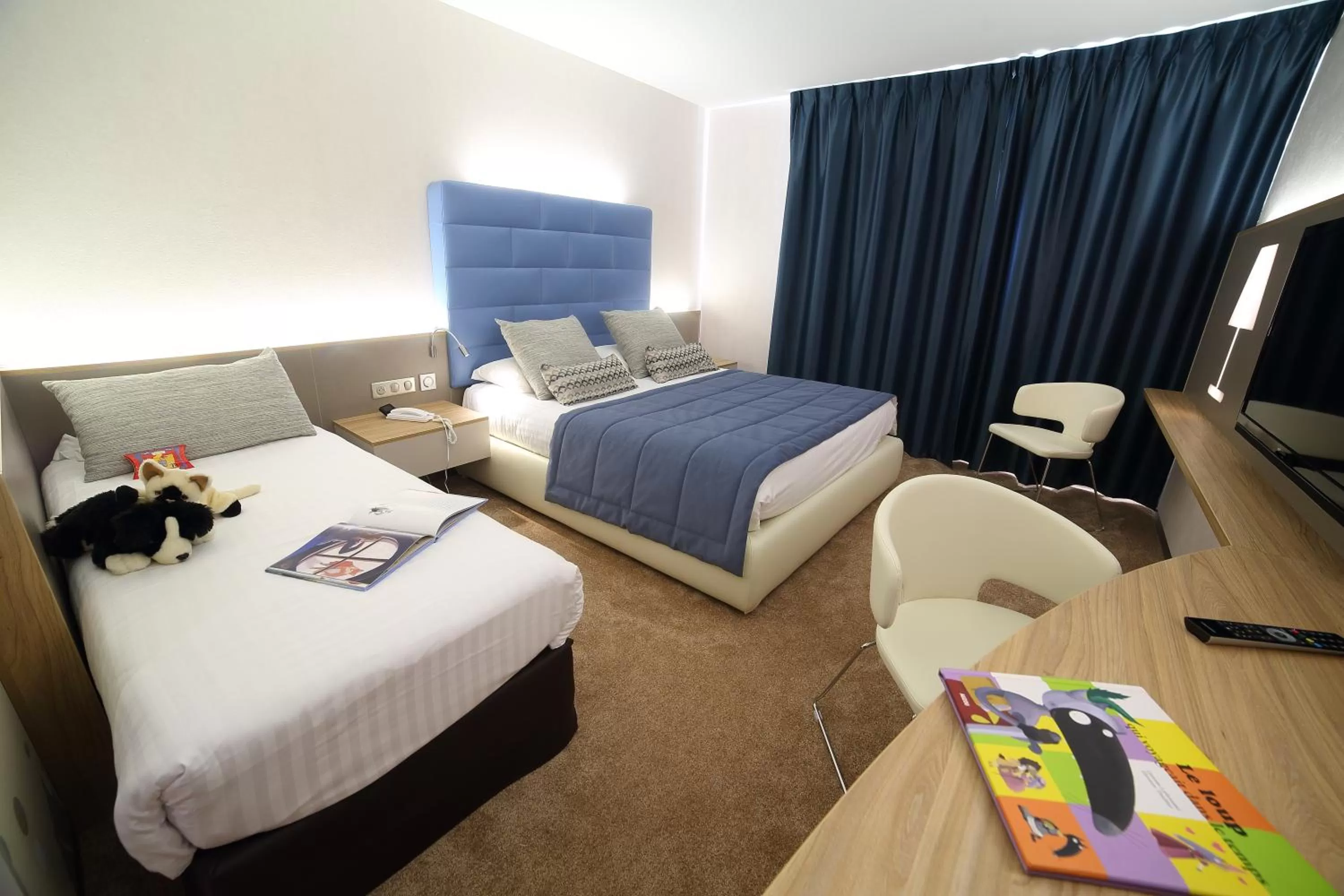 Family, Bed in Hotel Plaza - site du Futuroscope