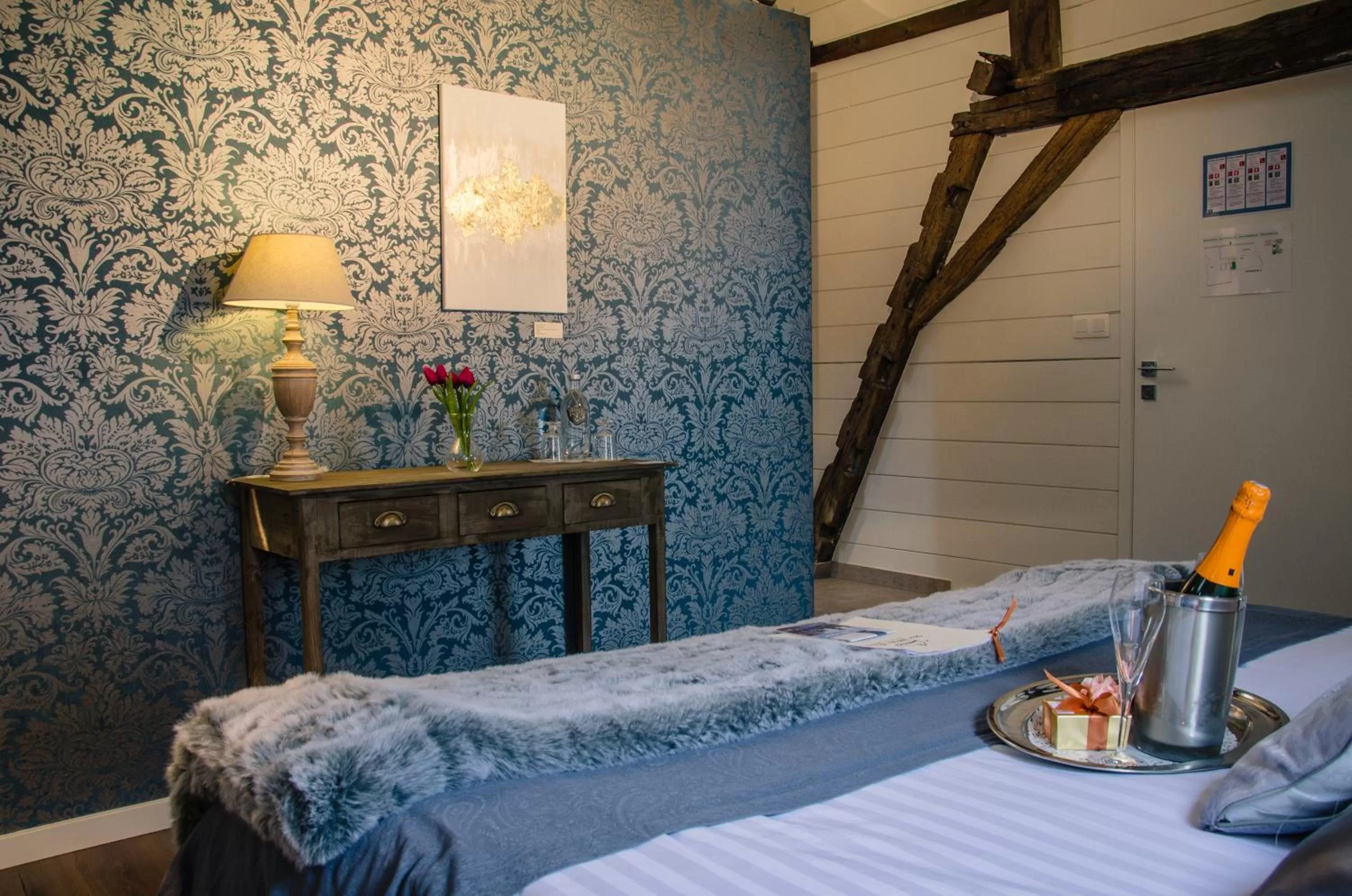 Bedroom, Bed in The White Queen B&B