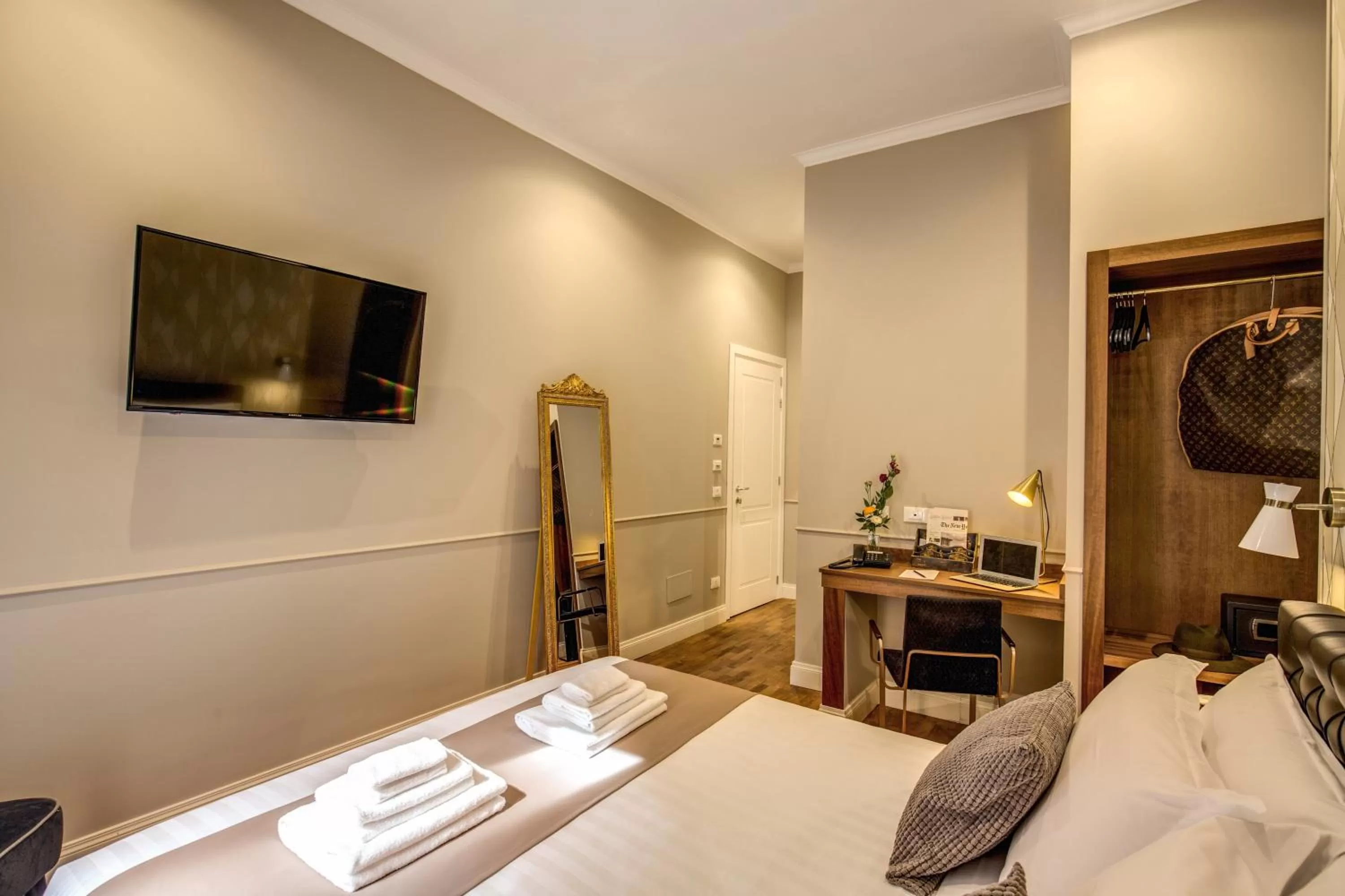 Bed in Charme Spagna Boutique Hotel