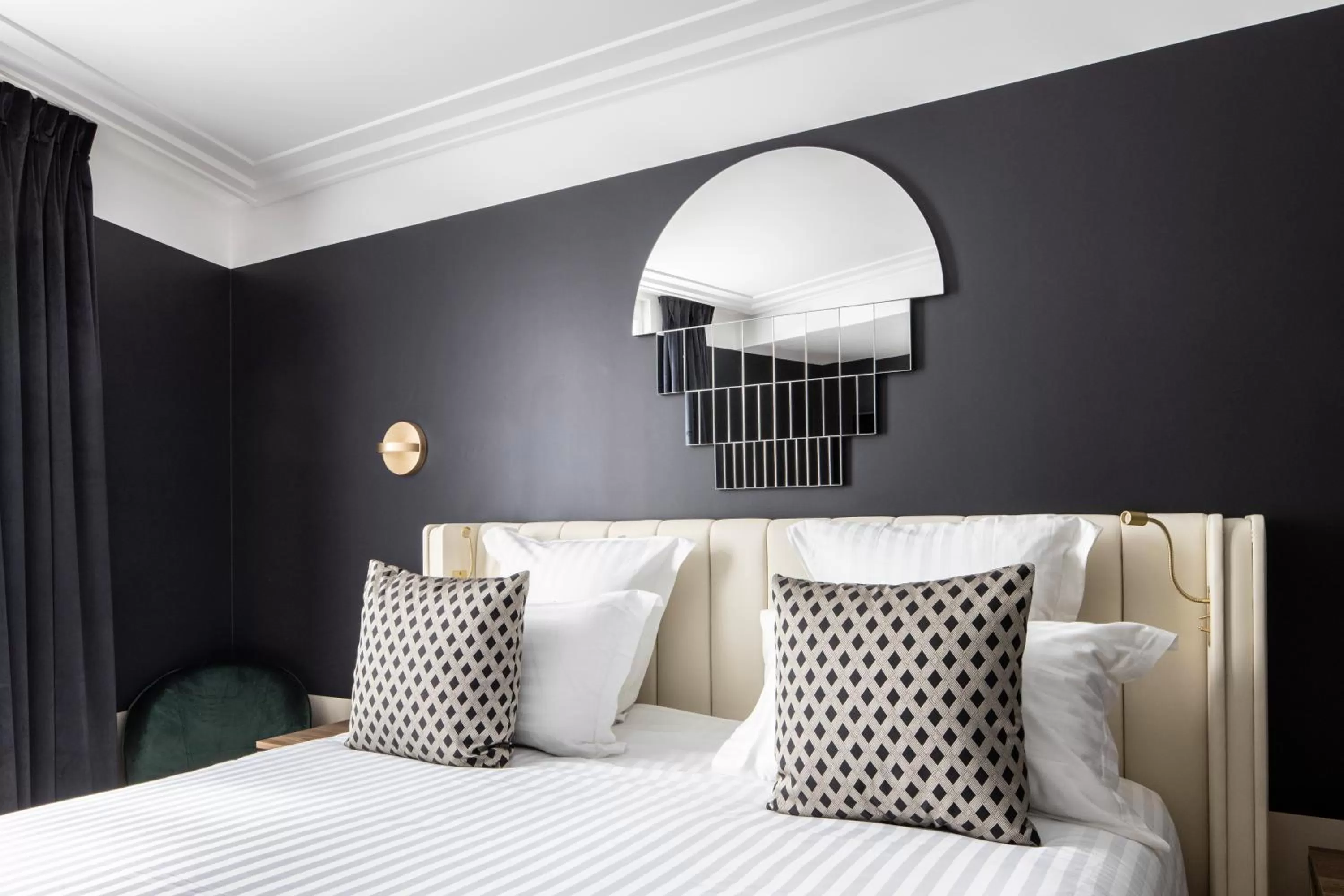 Bedroom, Bed in Hôtel Parisianer