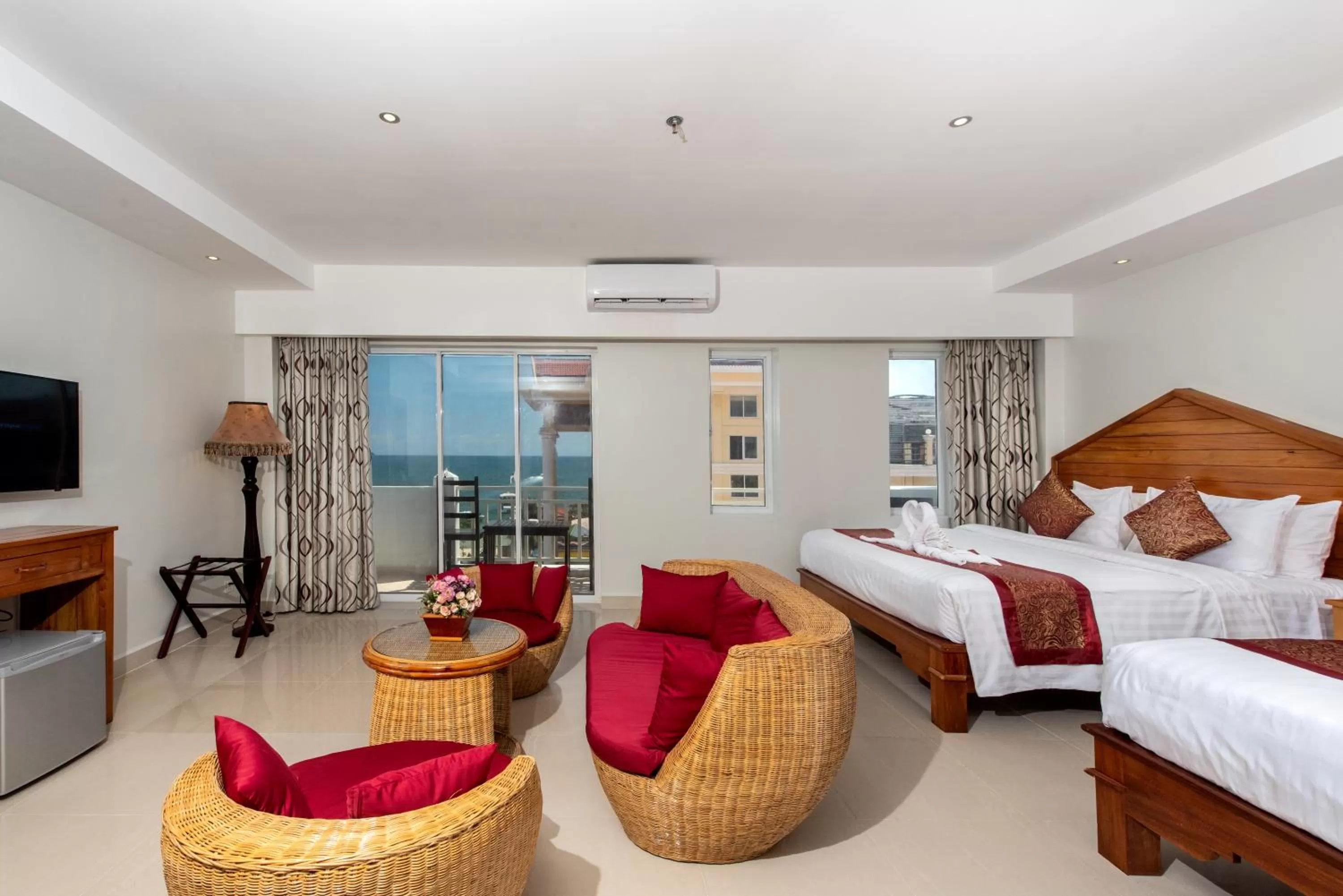 Photo of the whole room, Bed in Aristocrat Residence & Hotel