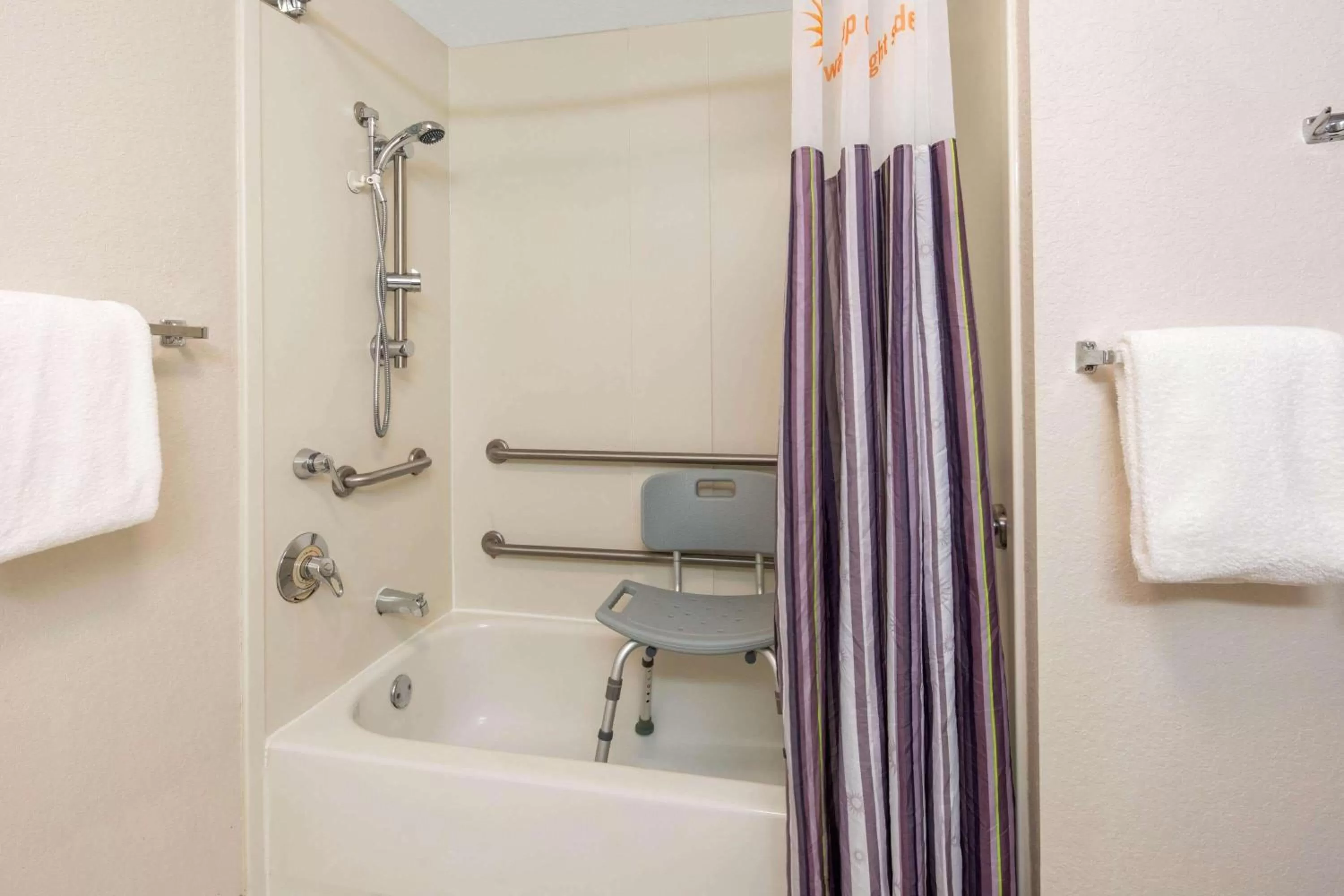 Bathroom in La Quinta by Wyndham Ft. Lauderdale Plantation