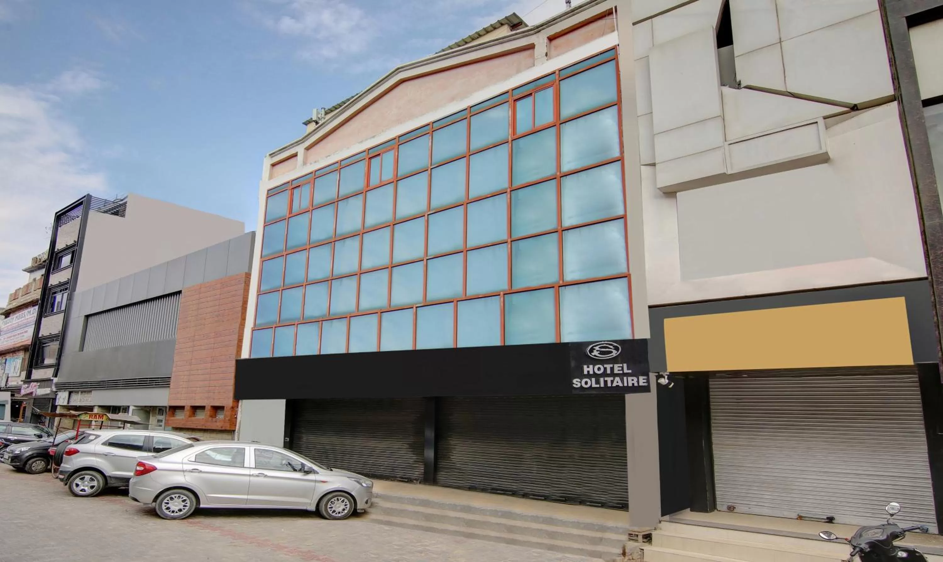 Facade/entrance, Property Building in Itsy By Treebo - Solitaire