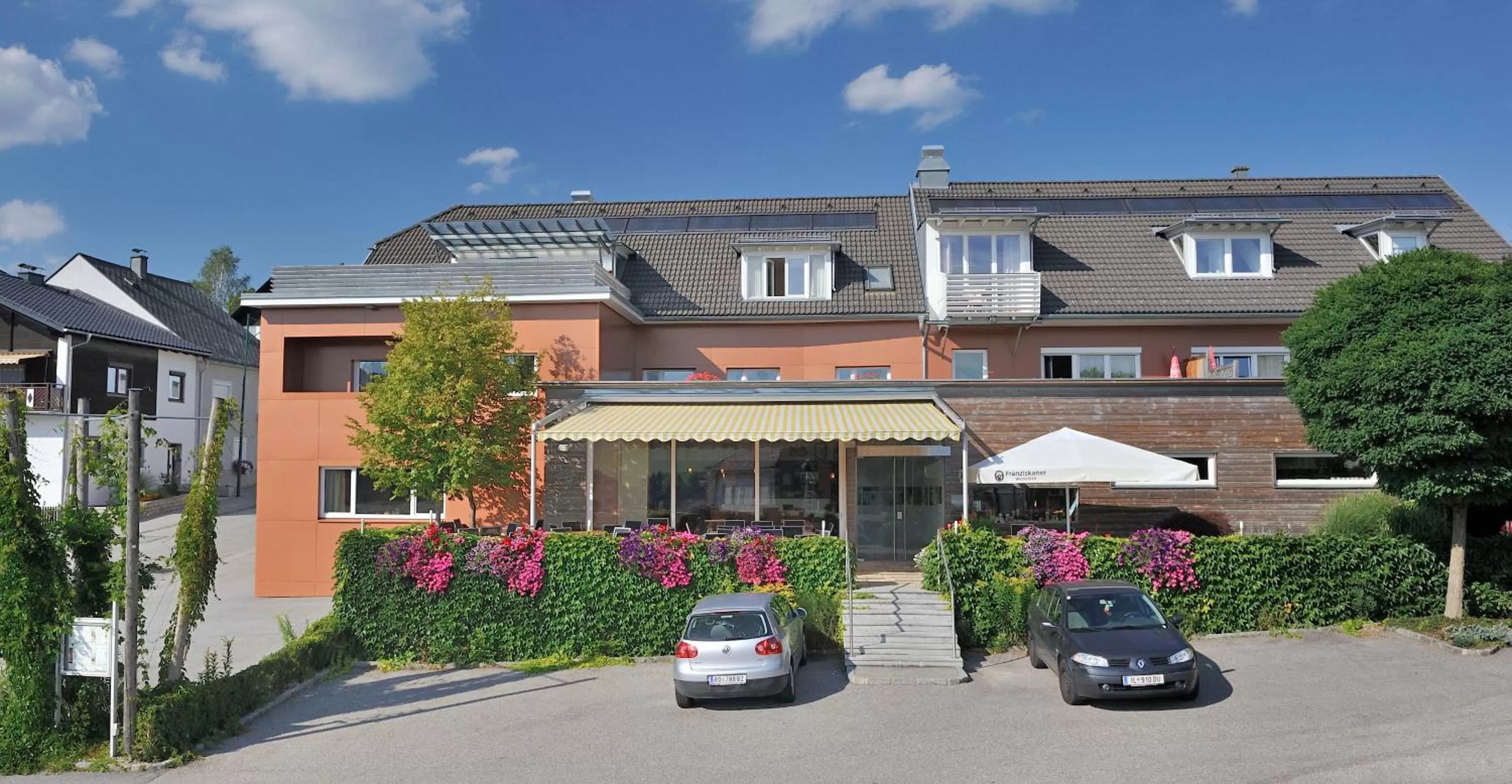 Facade/entrance, Property Building in Biergasthaus Schiffner