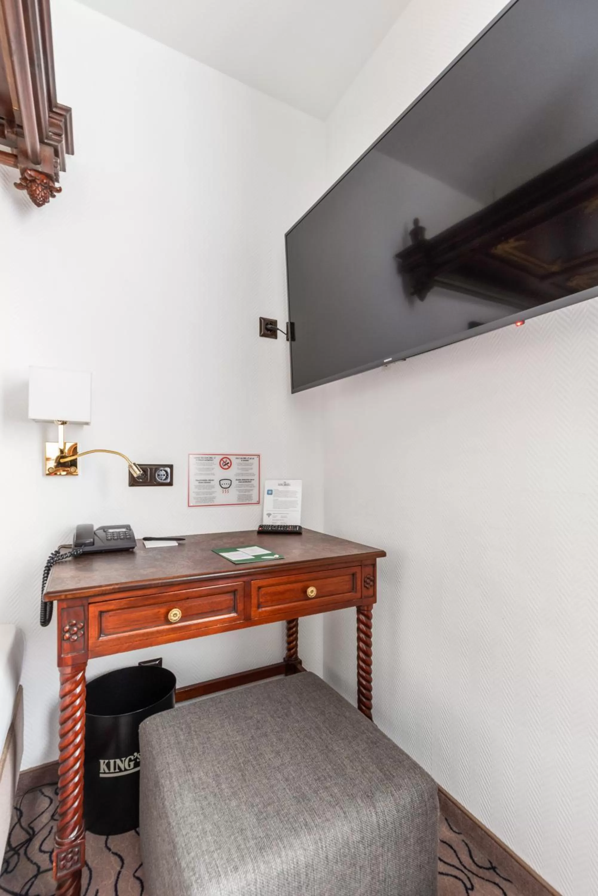 TV and multimedia in King's Hotel Center Superior